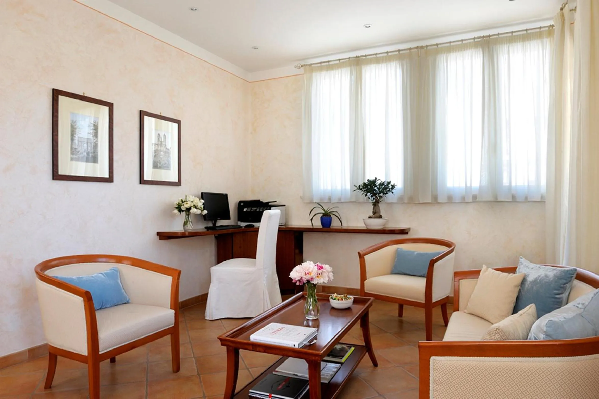 TV and multimedia in Dea Suite Roma