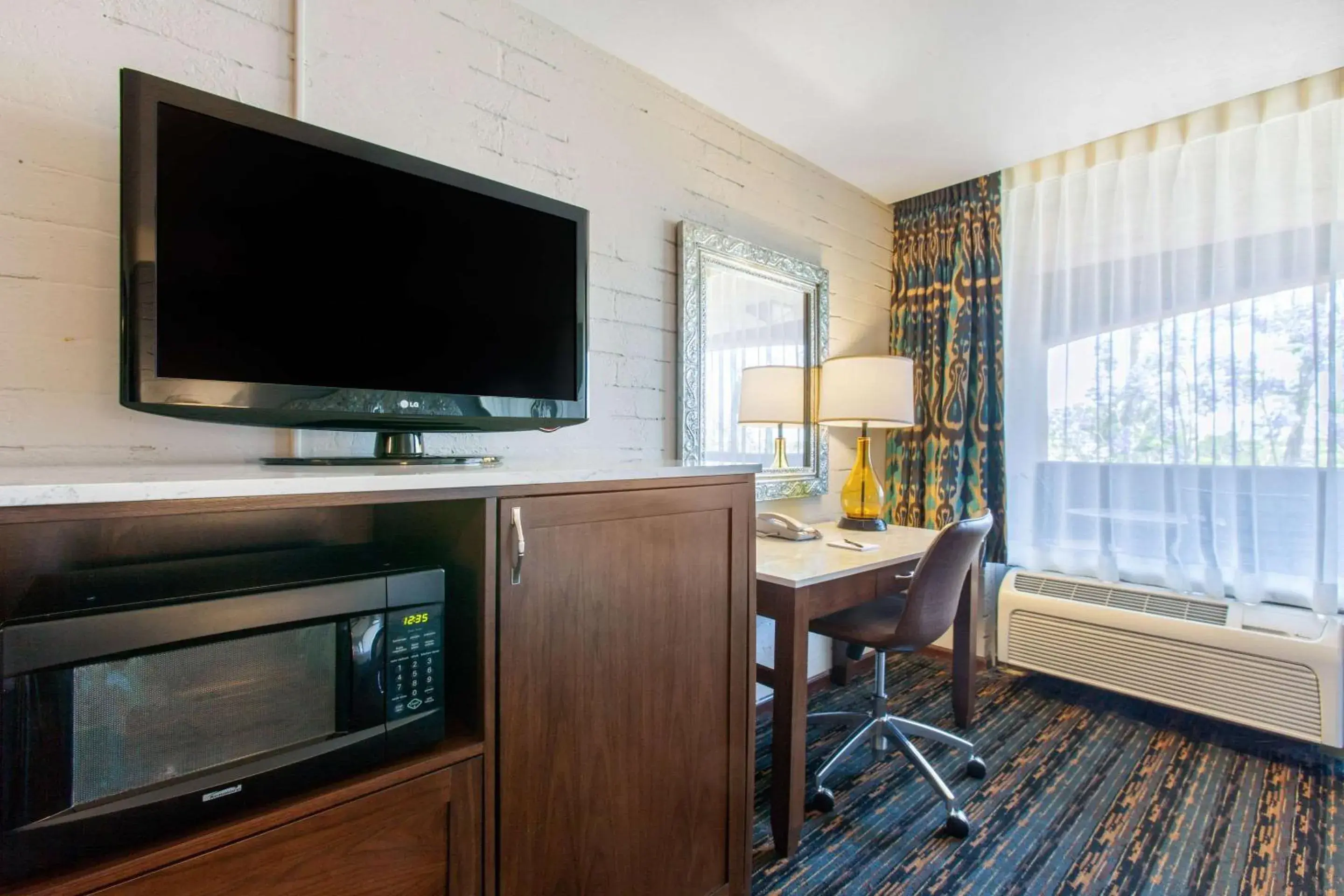 Queen Room with Two Queen Beds - Accessible/Non-Smoking in La Posada Lodge & Casitas, an Ascend Collection Hotel Queen Room with Two Queen Beds - Accessible/Non-Smoking in La Posada Lodge & Casitas, an Ascend Collection Hotel