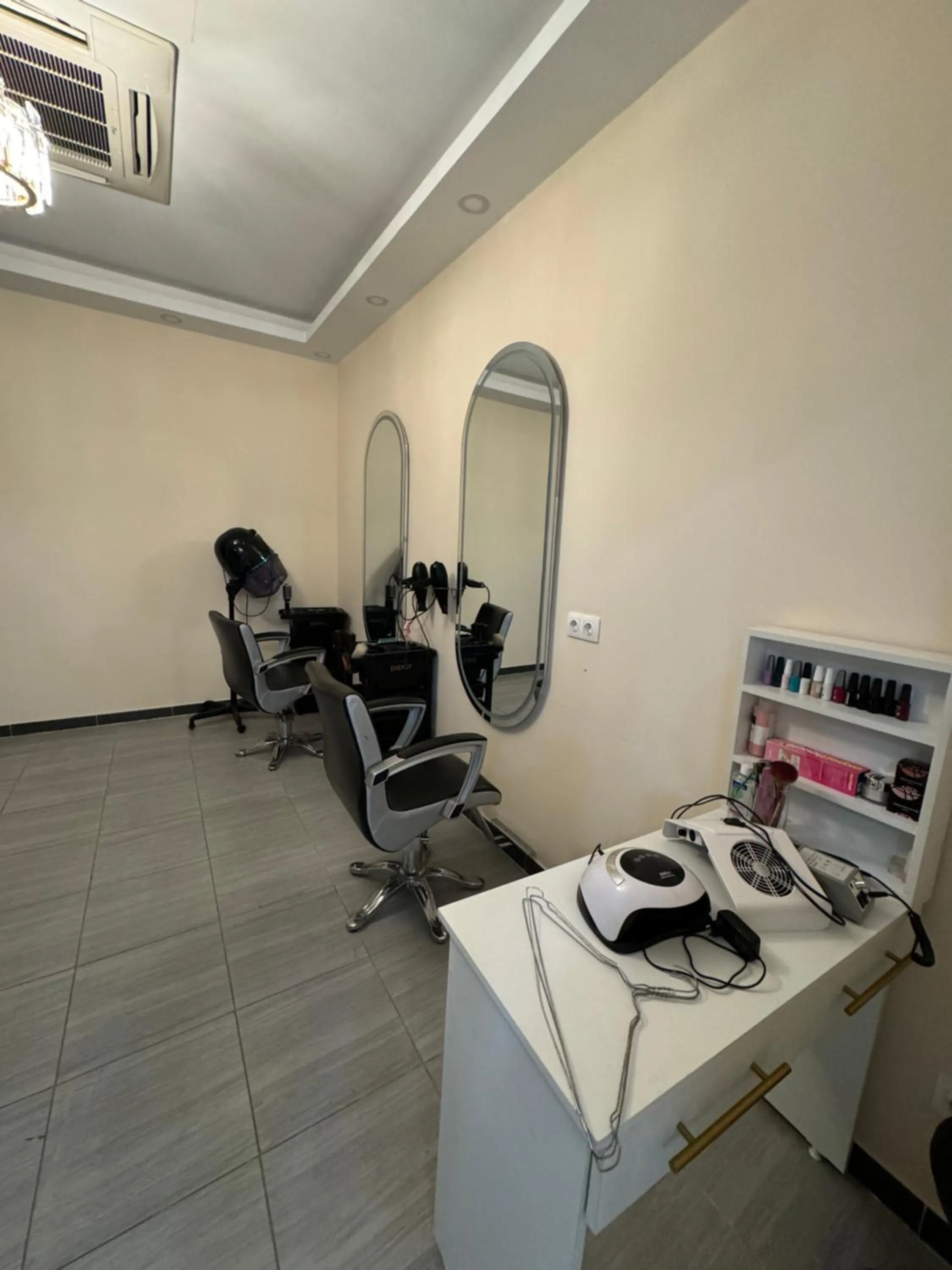 hair dresser in Le Zenith Hotel Oran