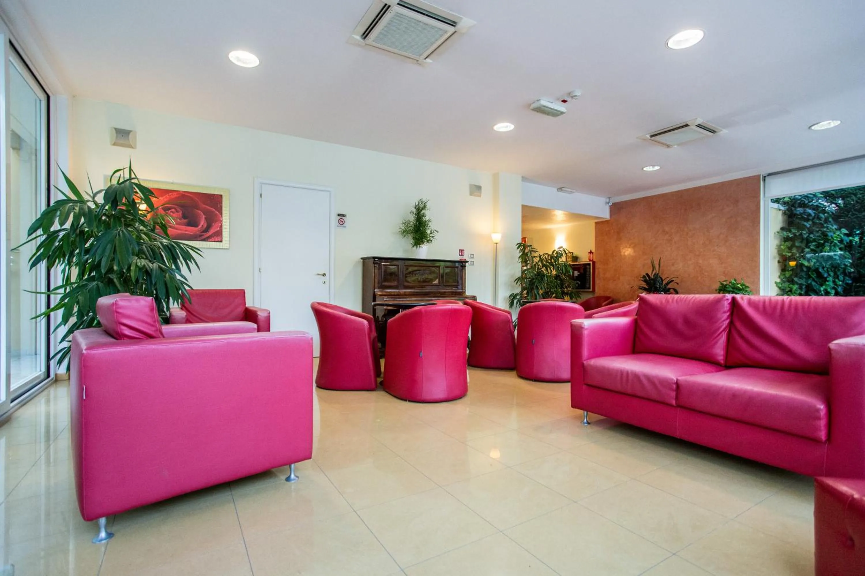 Communal lounge/ TV room in Hotel Bahama