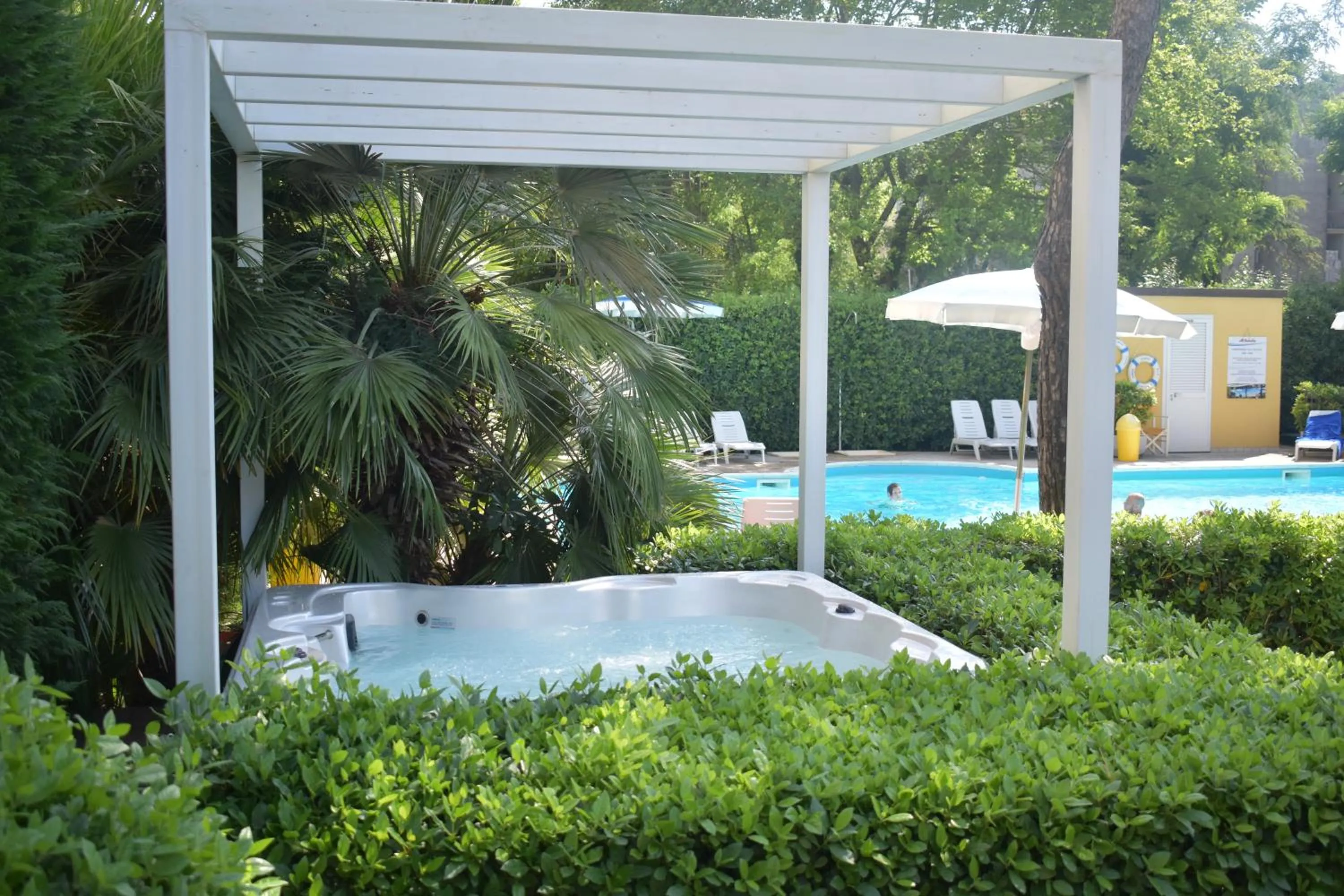 Swimming pool in Hotel Bahama