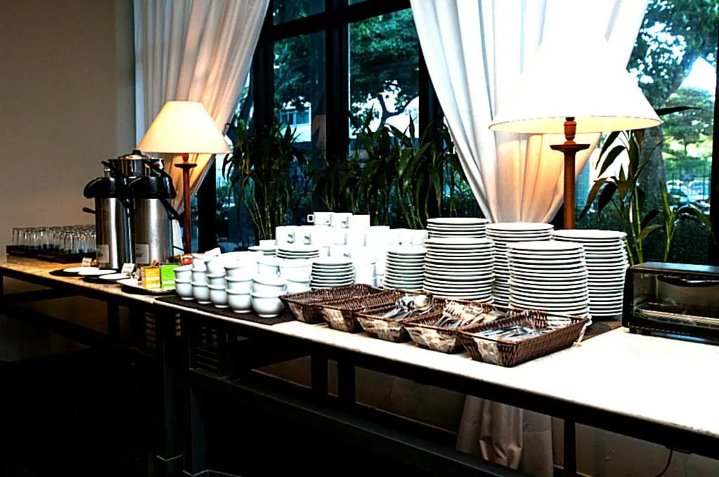 Restaurant/places to eat in Gallant Hotel