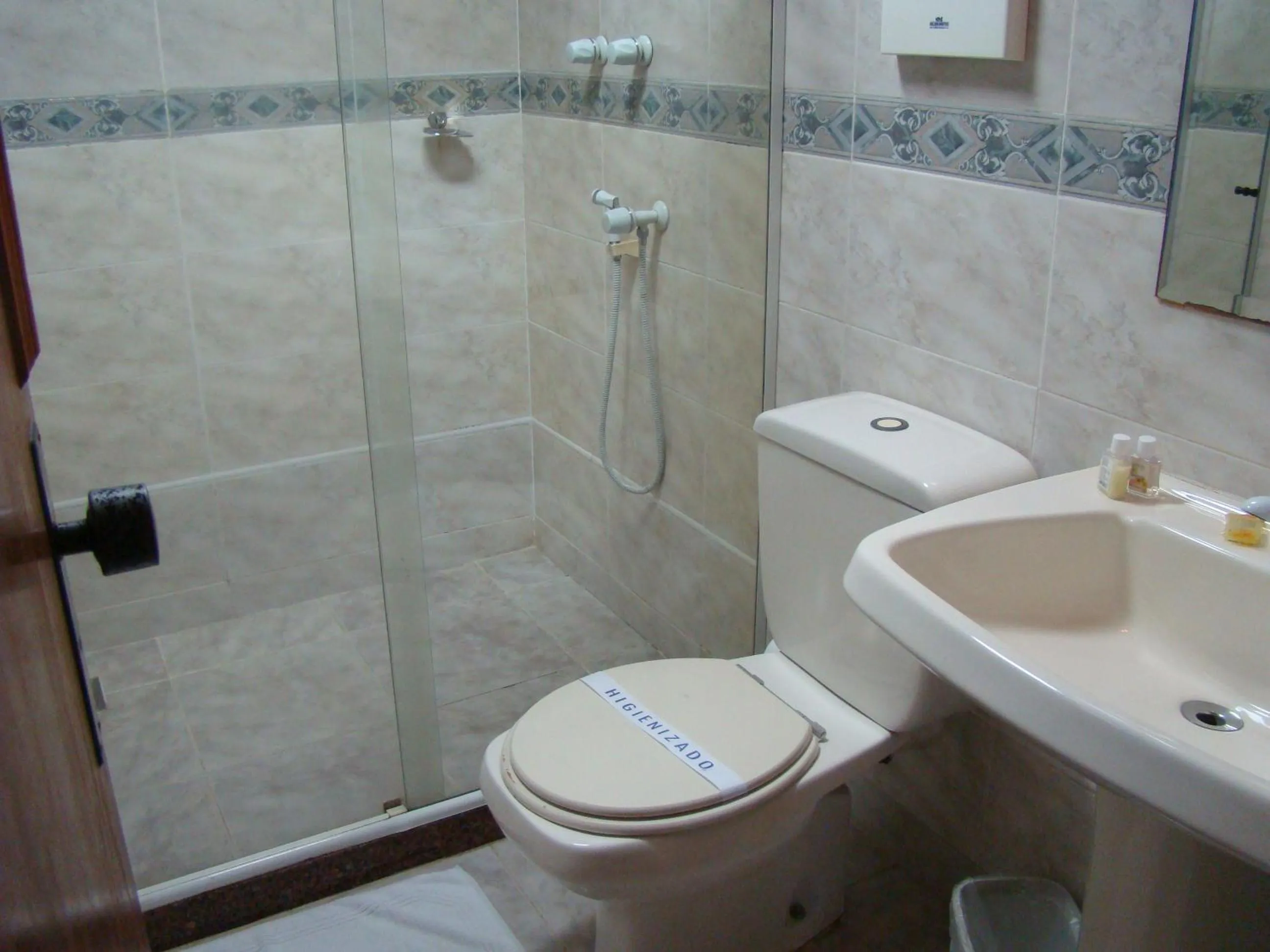 Bathroom in Gallant Hotel