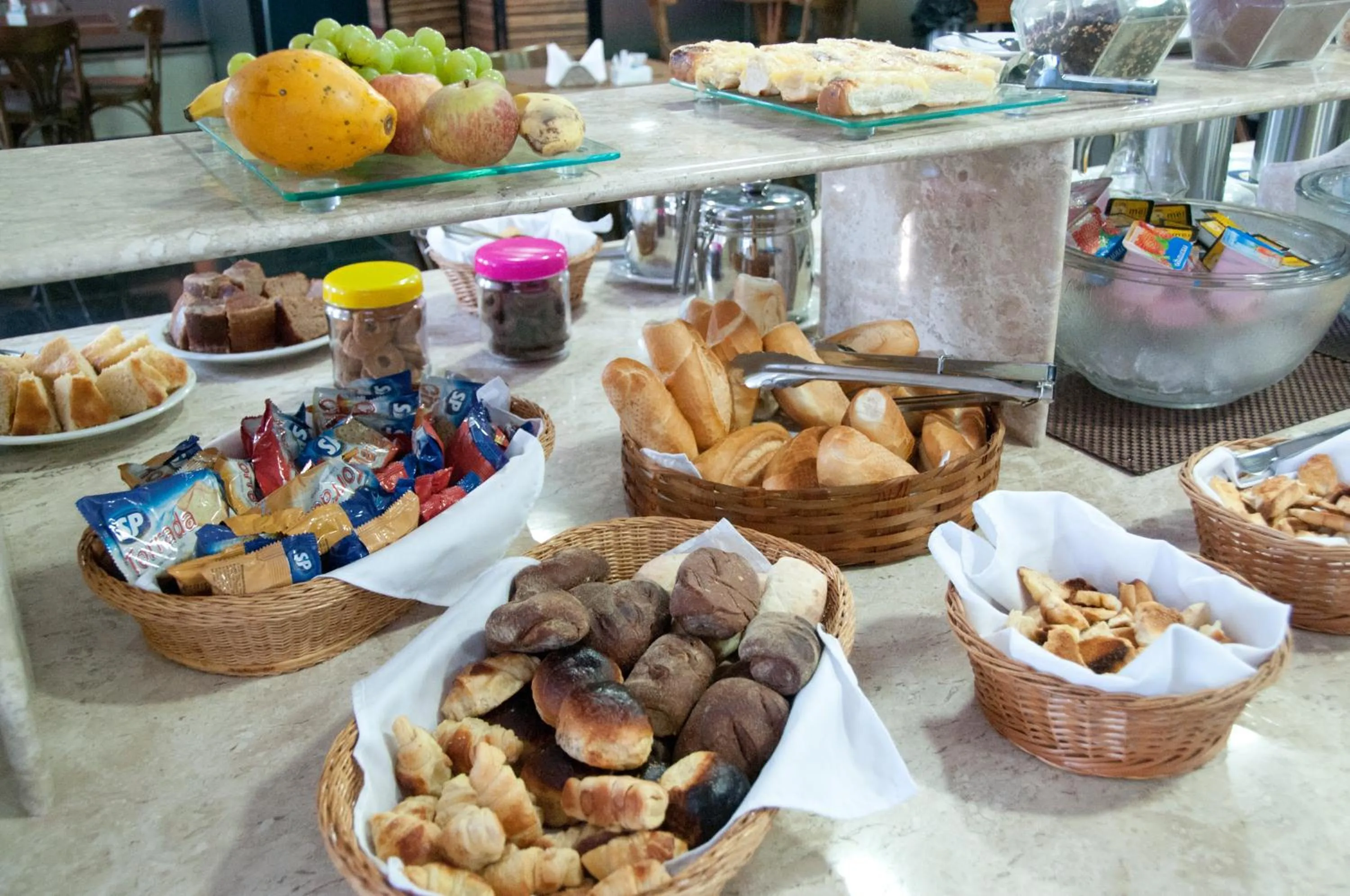 Restaurant/places to eat in Gallant Hotel