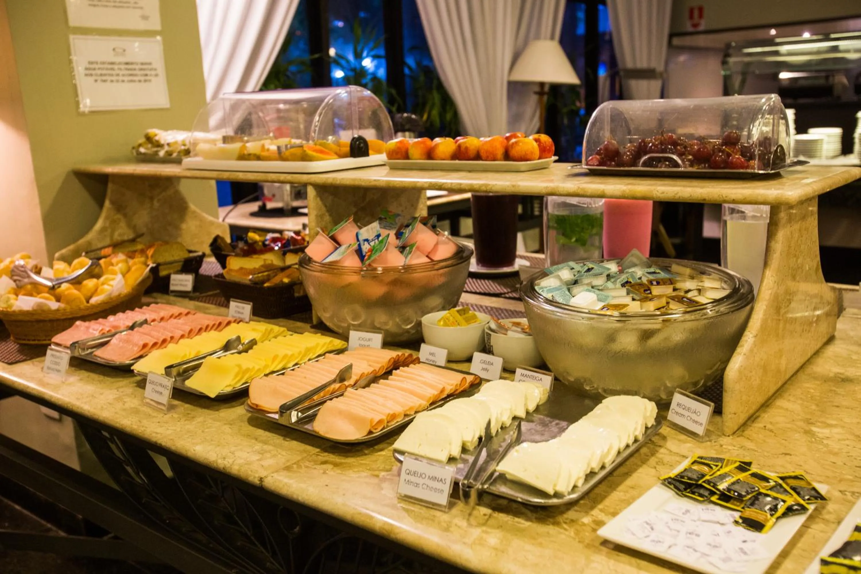 Restaurant/places to eat in Gallant Hotel