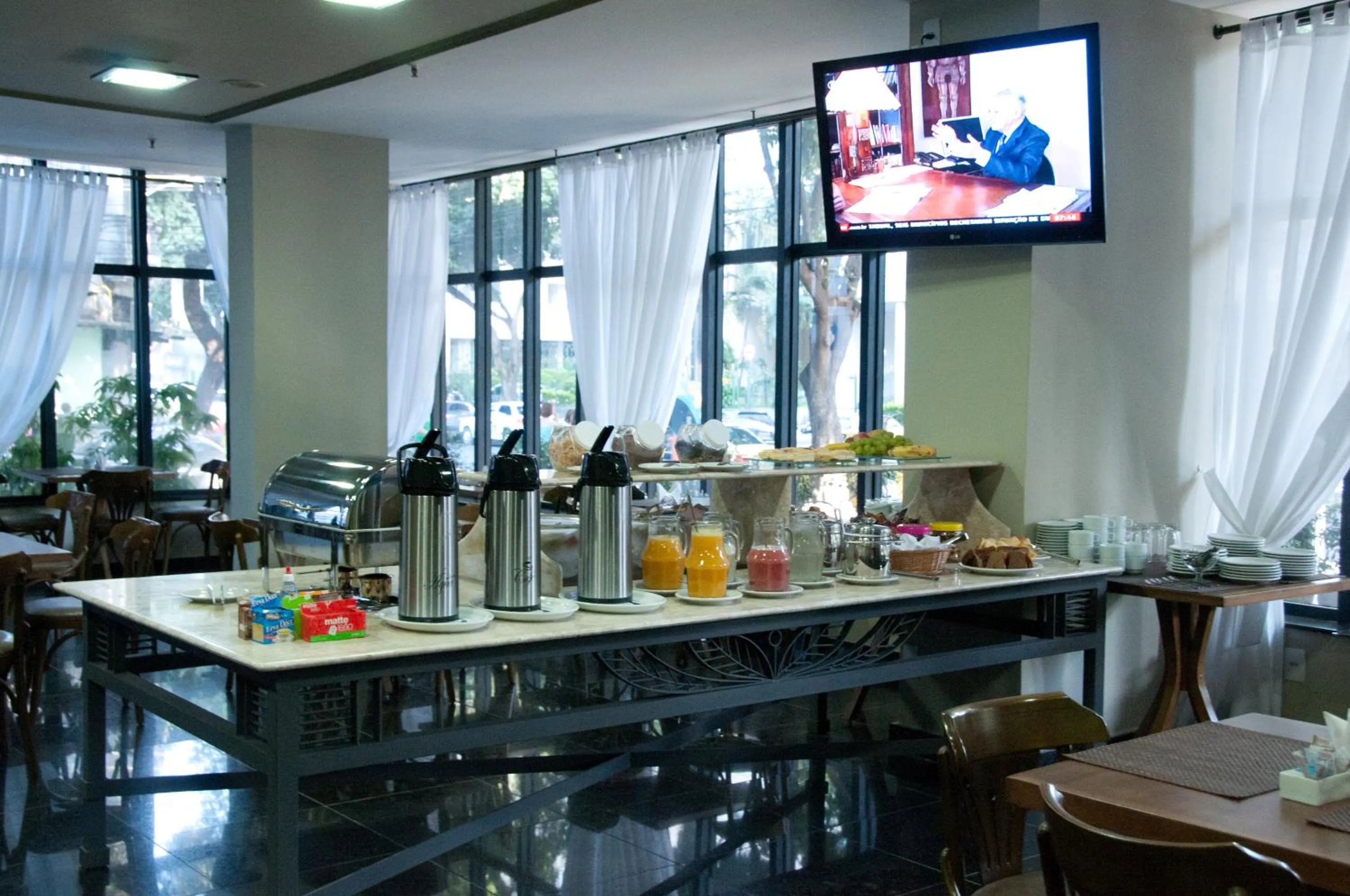 Restaurant/places to eat in Gallant Hotel