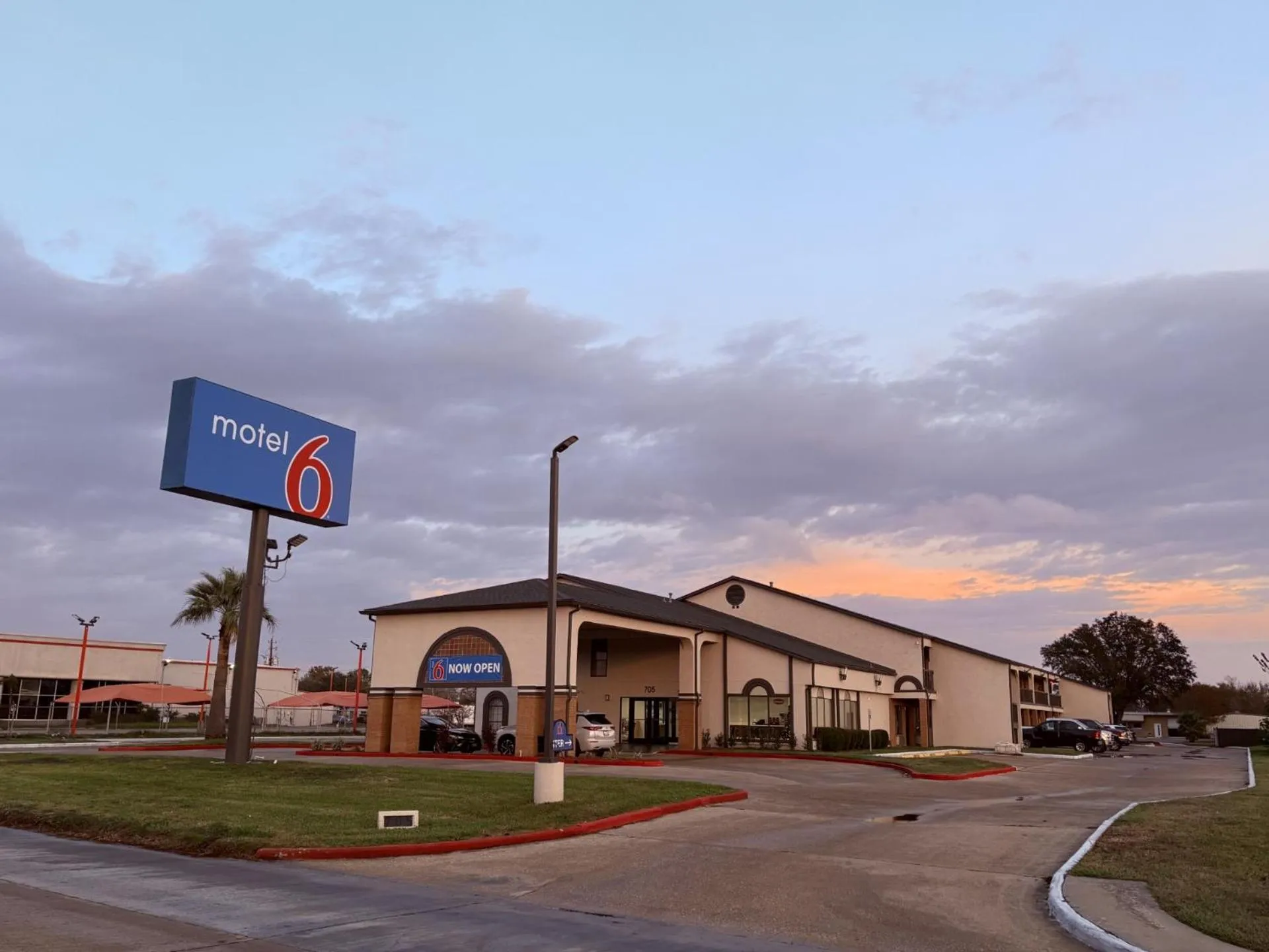 Property building in Americas Best Value Inn & Suites La Porte/Houston