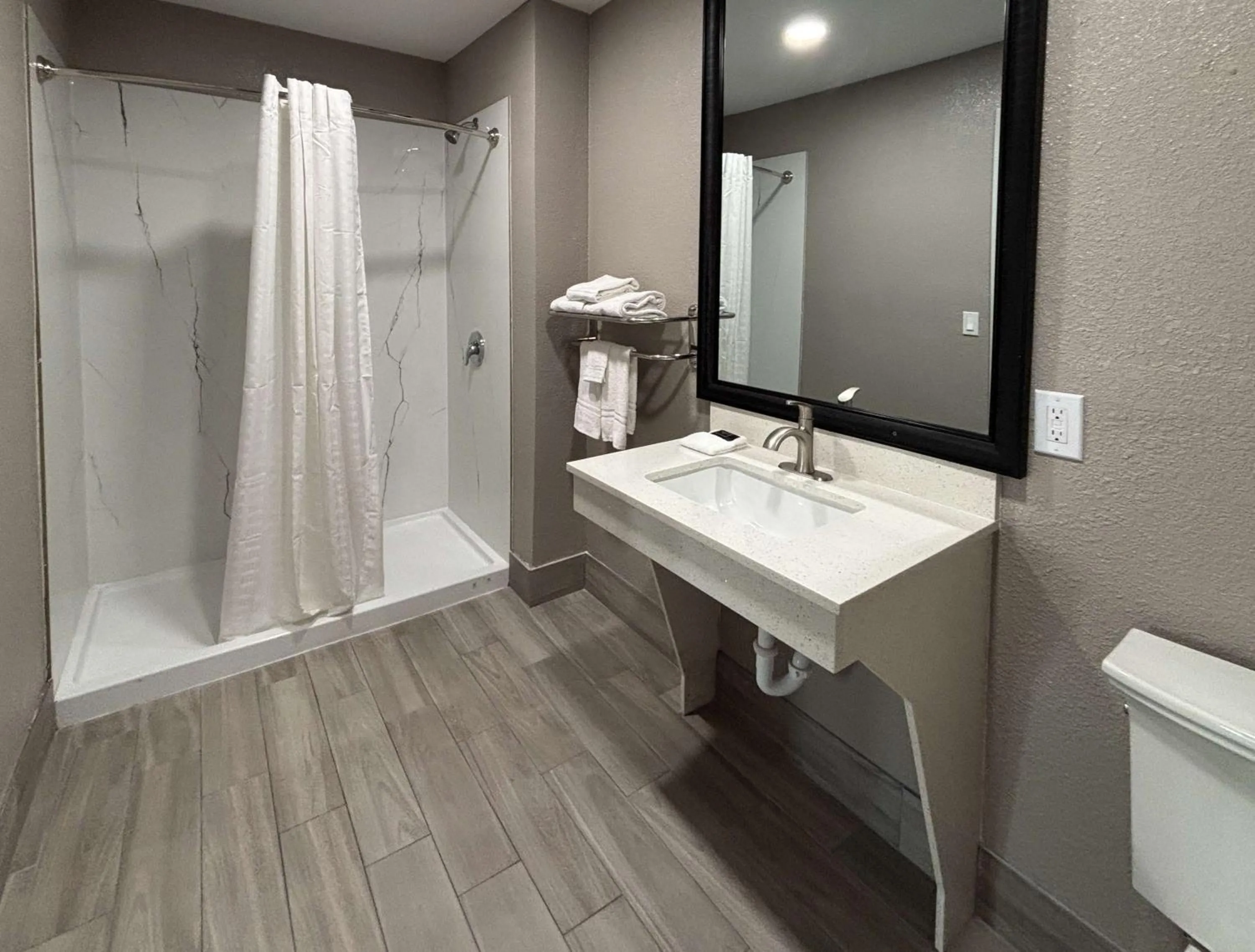 Bathroom in Americas Best Value Inn & Suites La Porte/Houston