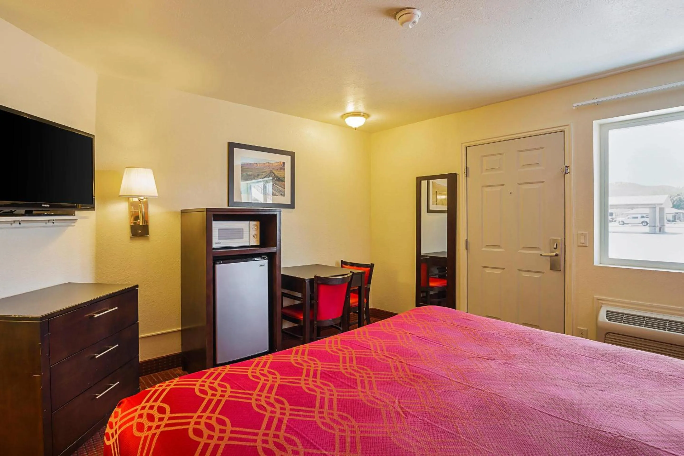 Bedroom in Econo Lodge Hurricane Zion Park Area