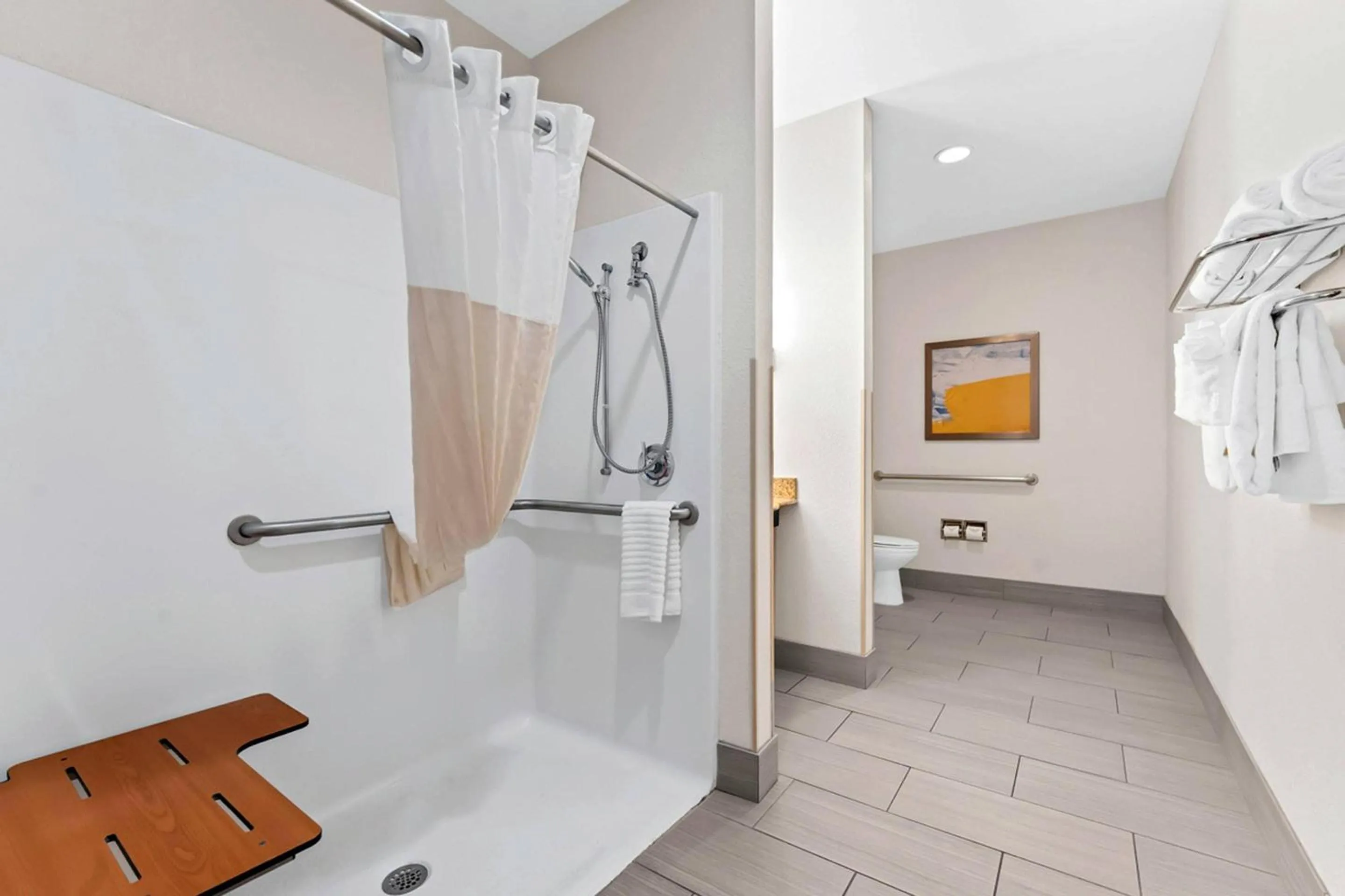 Bedroom in Comfort Suites Augusta Riverwatch