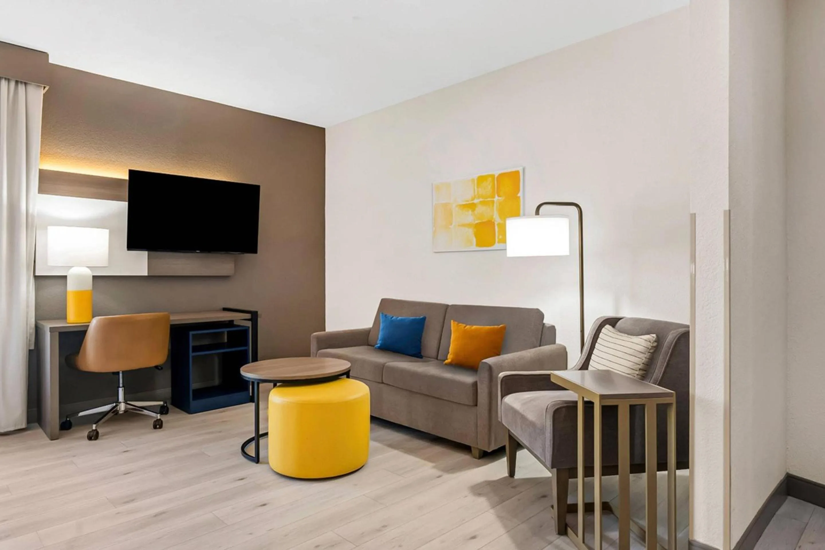 Bedroom in Comfort Suites Augusta Riverwatch