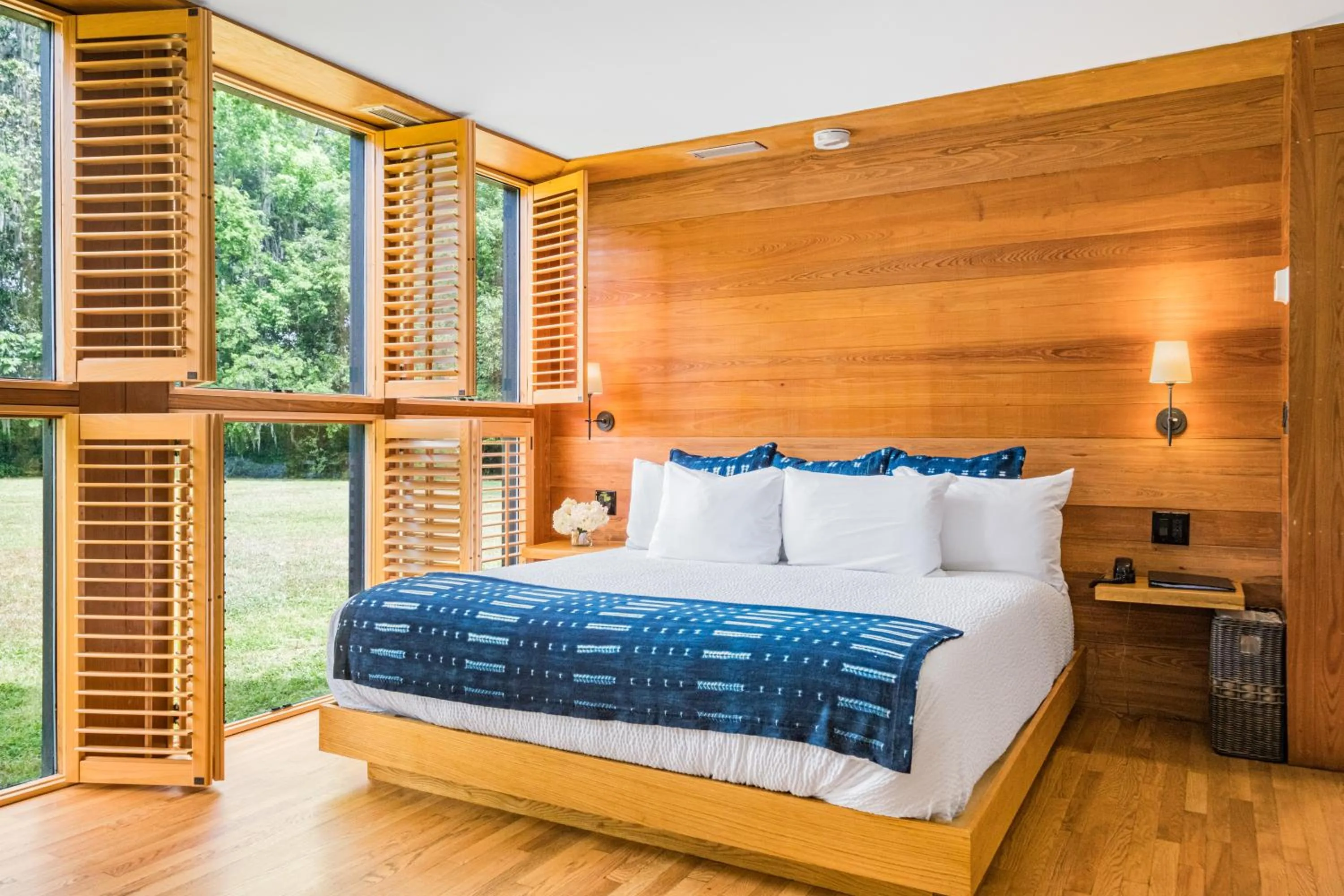 Bed in The Inn at Middleton Place