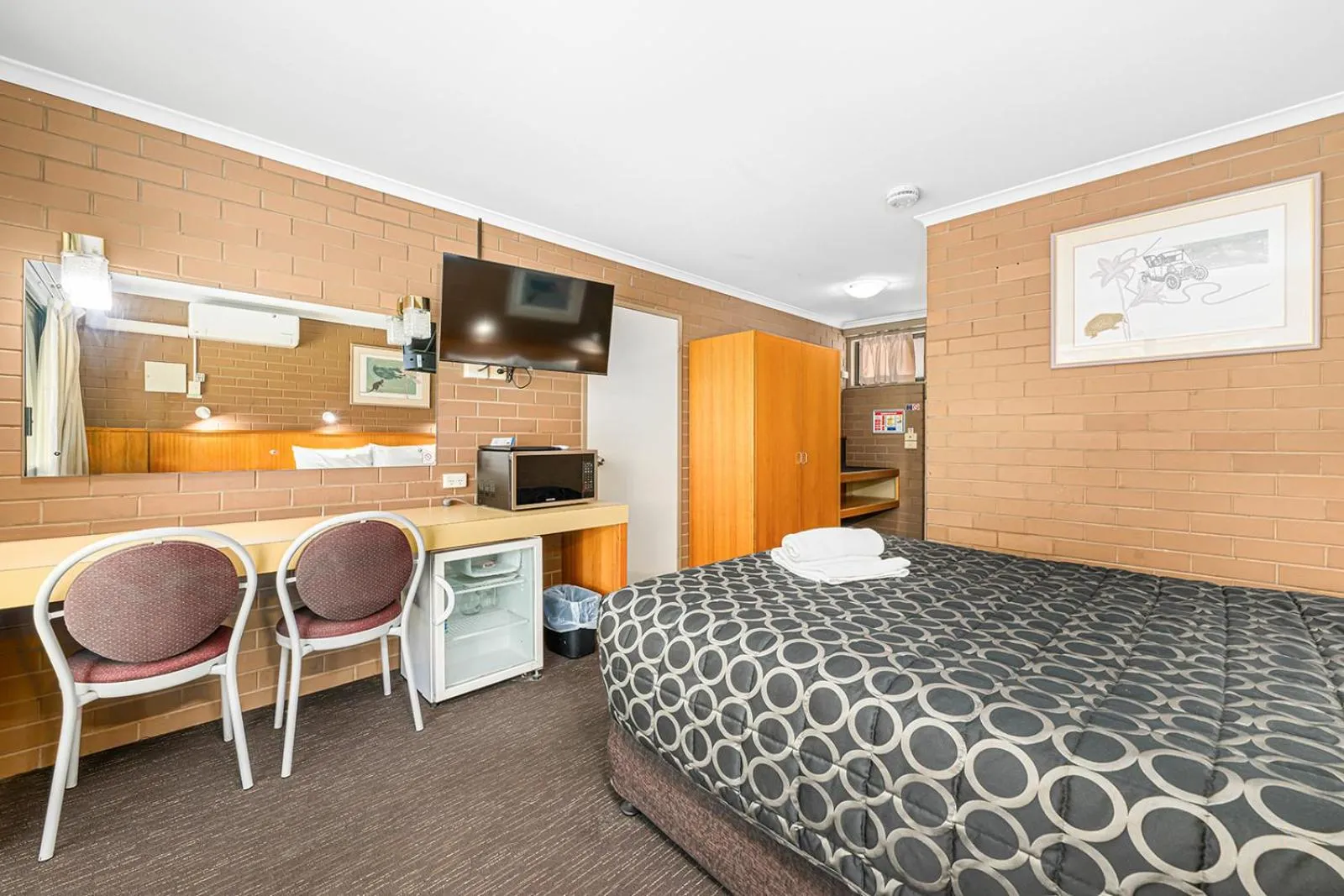 Bed in Mildura Motor Inn