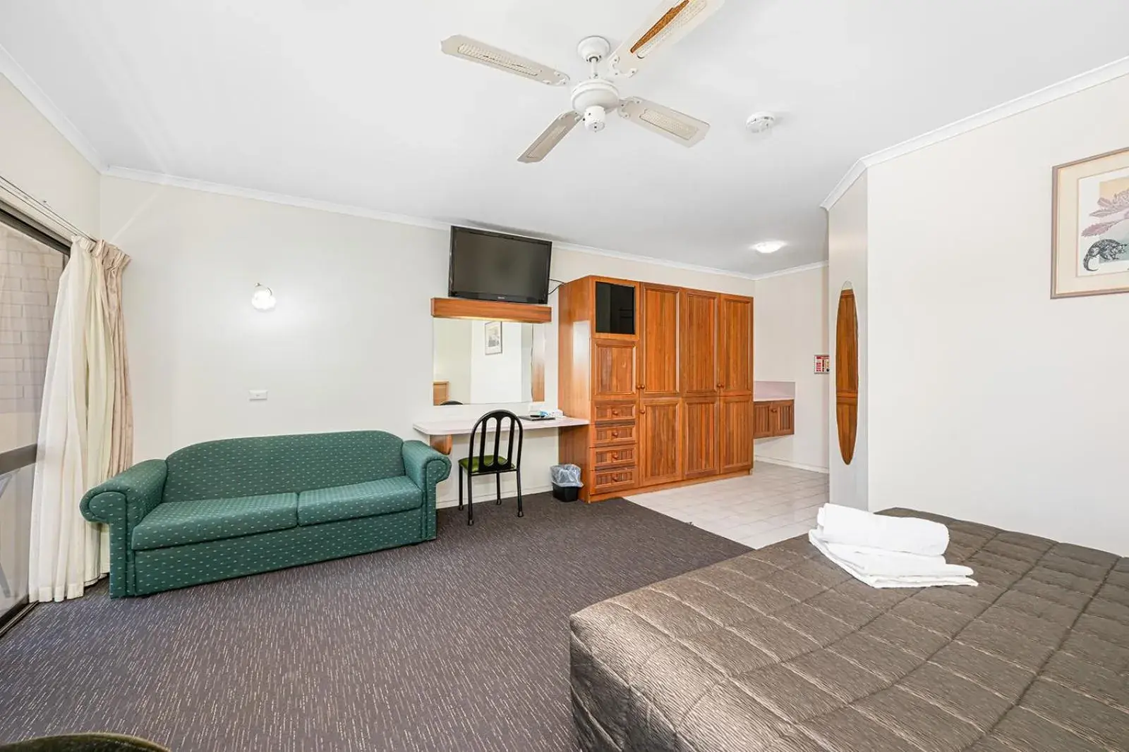 King Room with Balcony - No Pets Allowed in Mildura Motor Inn King Room with Balcony - No Pets Allowed in Mildura Motor Inn