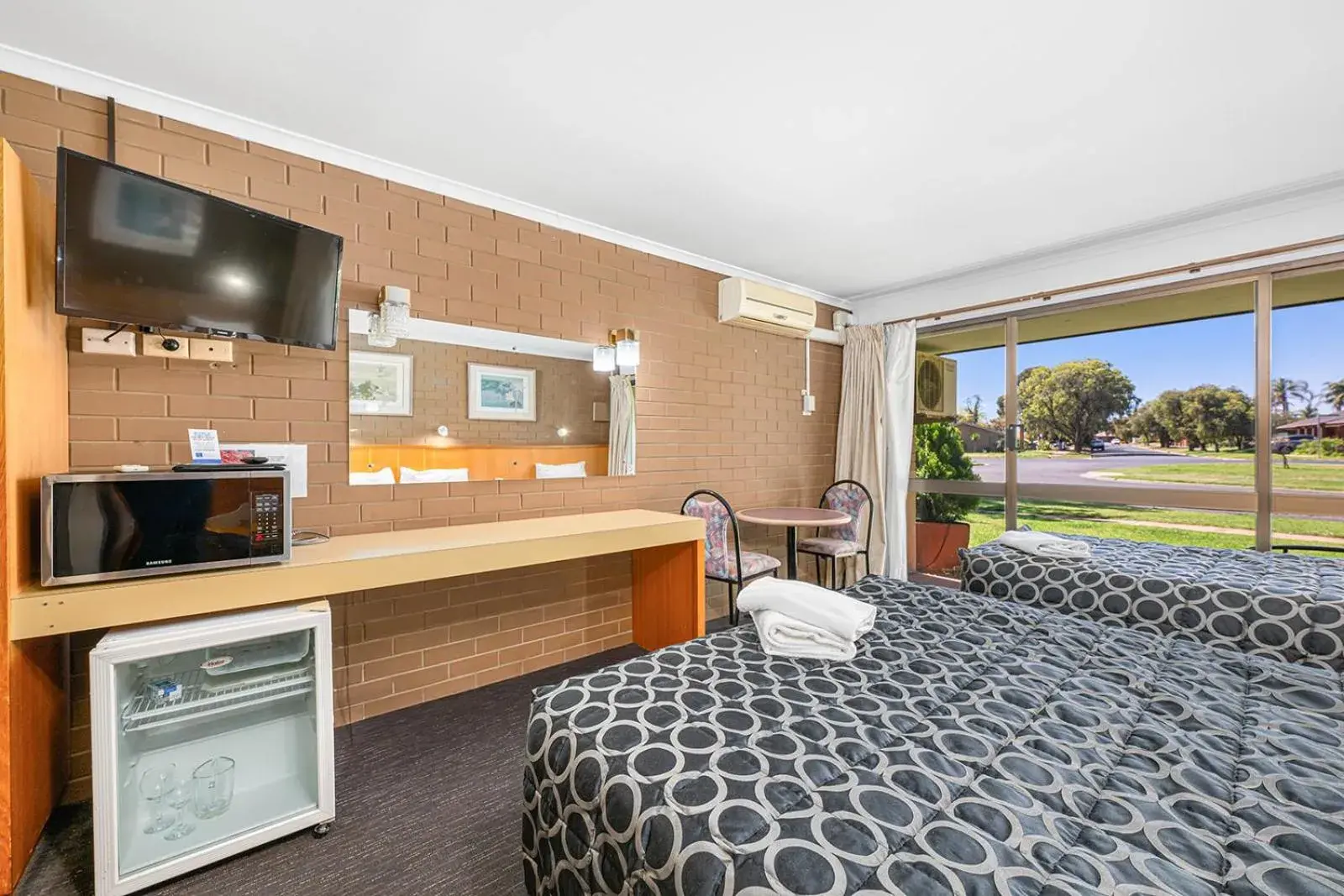 Twin Room Pet Friendly in Mildura Motor Inn Twin Room Pet Friendly in Mildura Motor Inn