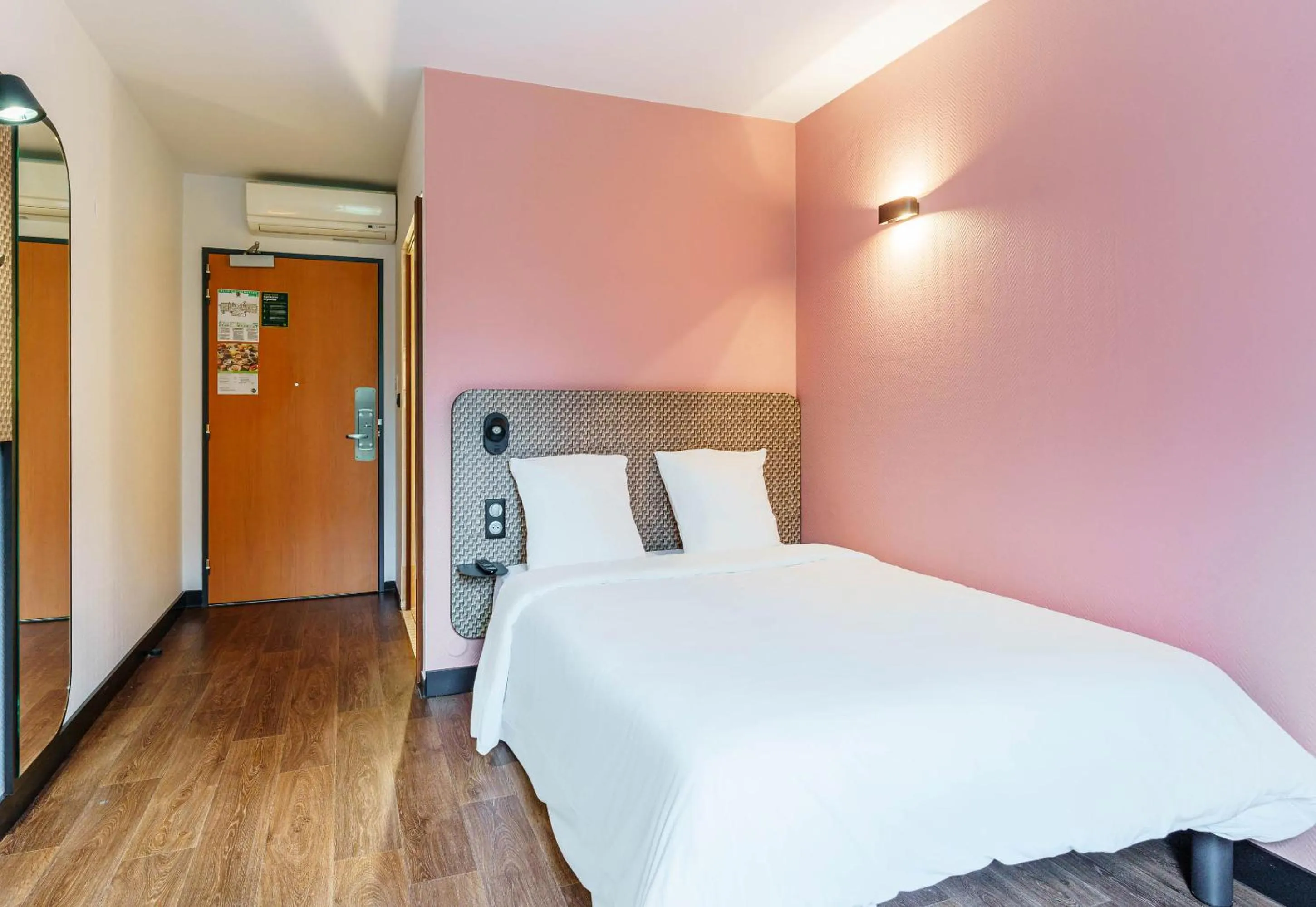 Bedroom, Bed in B&B HOTEL Amneville-les-Thermes