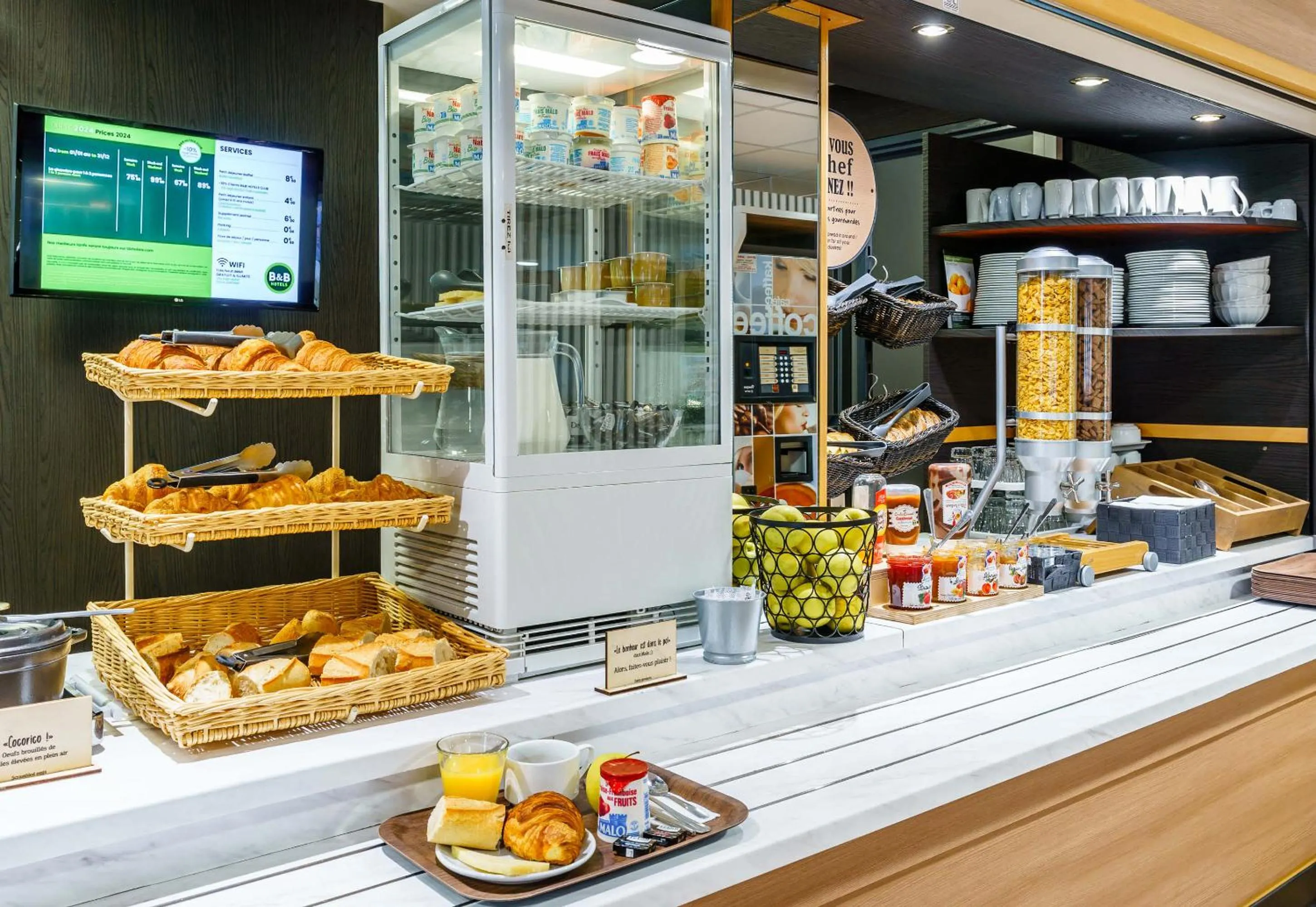 Buffet breakfast in B&B HOTEL Amneville-les-Thermes