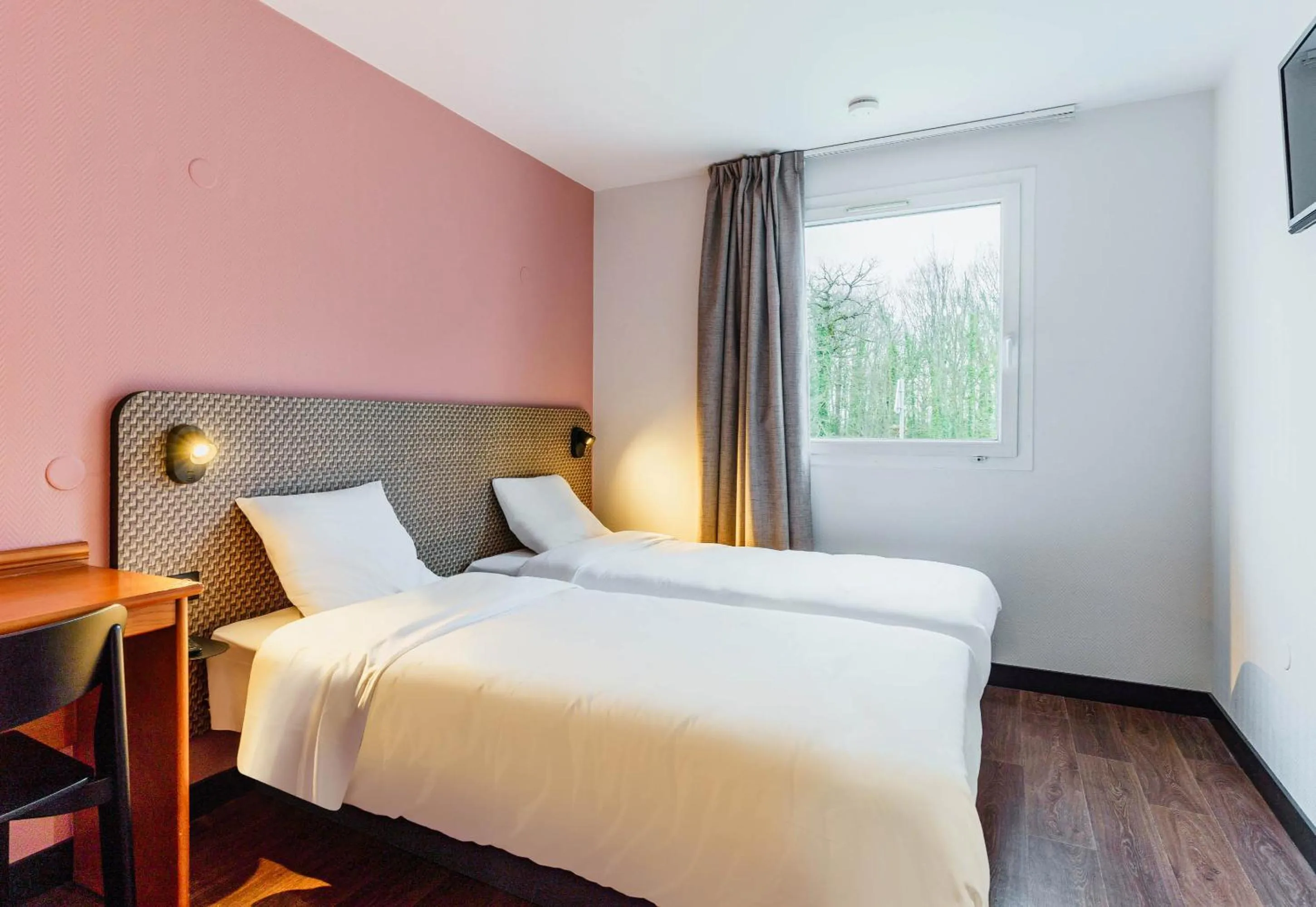 Photo of the whole room, Bed in B&B HOTEL Amneville-les-Thermes