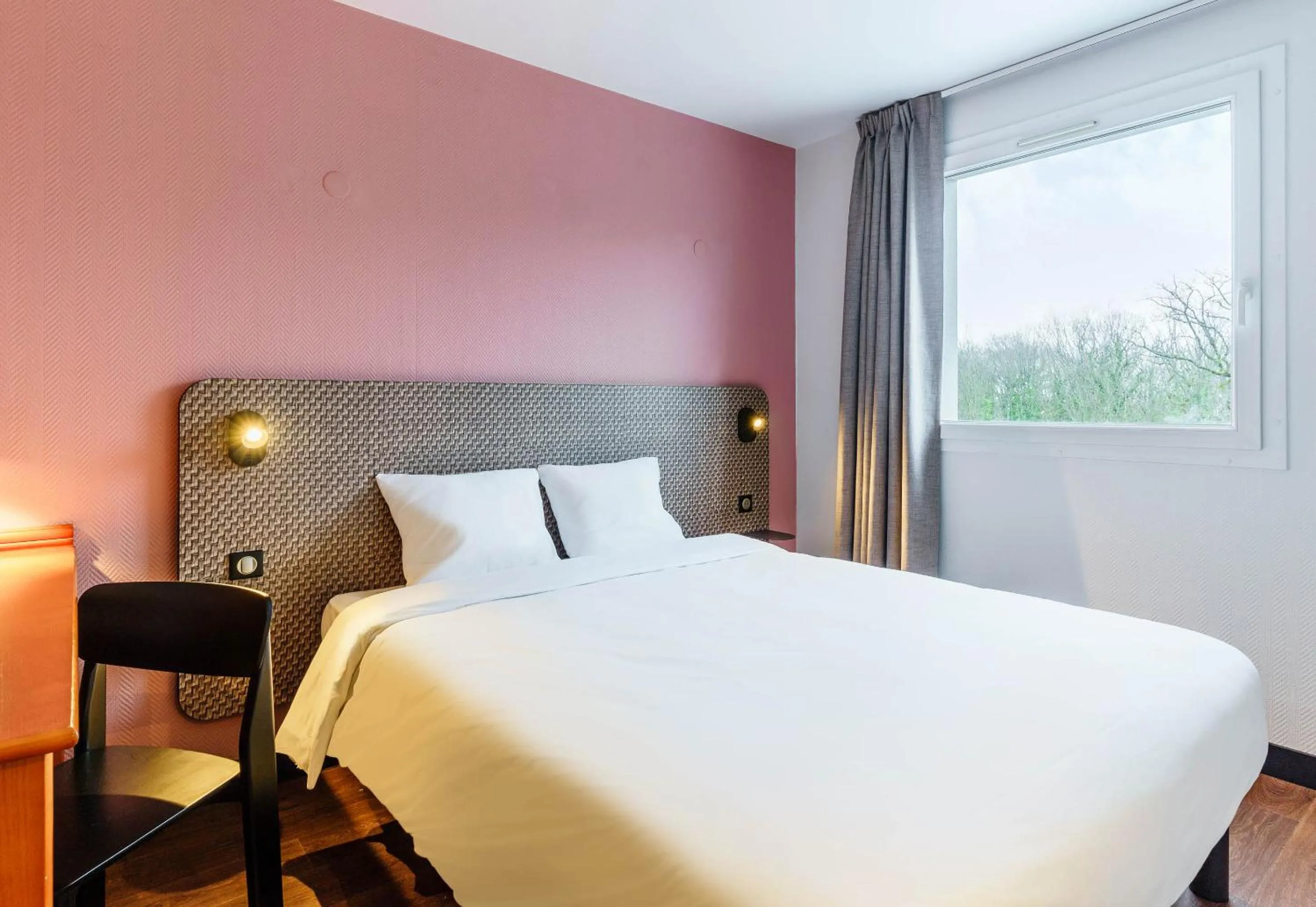 Bedroom, Bed in B&B HOTEL Amneville-les-Thermes