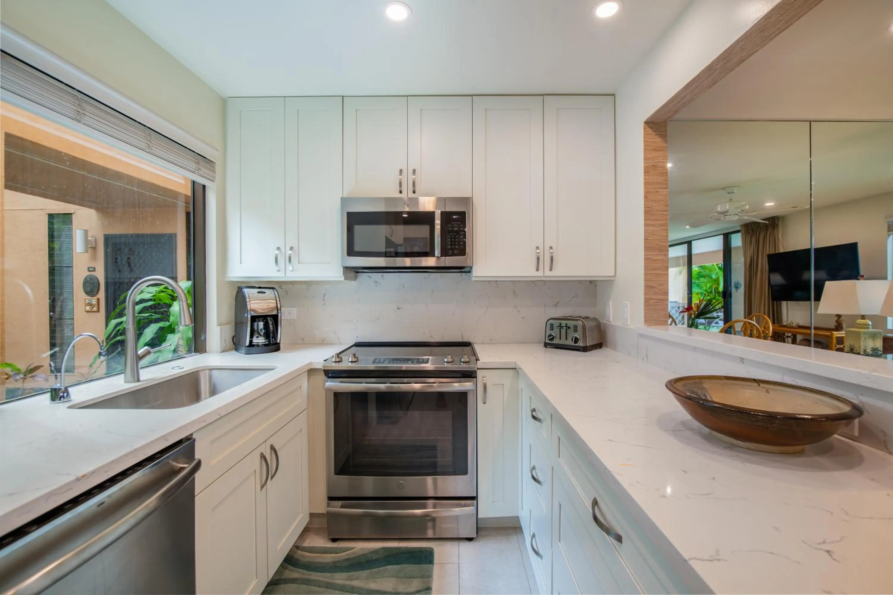 Kitchen or kitchenette in Wailea Ekahi Village - CoralTree Residence Collection