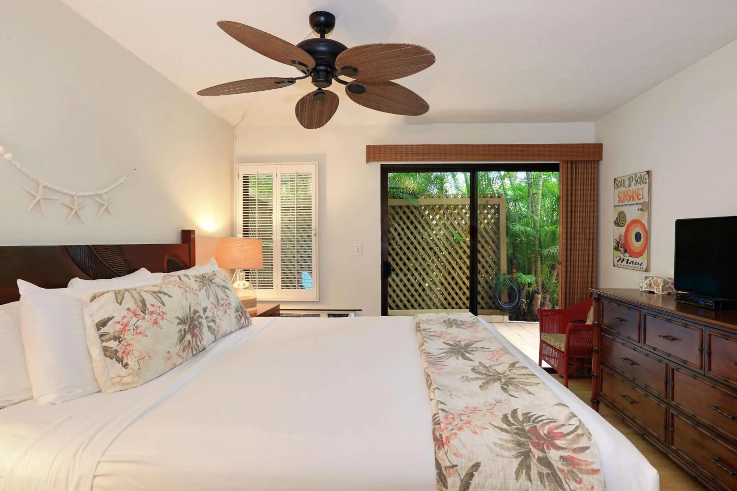 Photo of the whole room, Bed in Wailea Ekahi Village - CoralTree Residence Collection