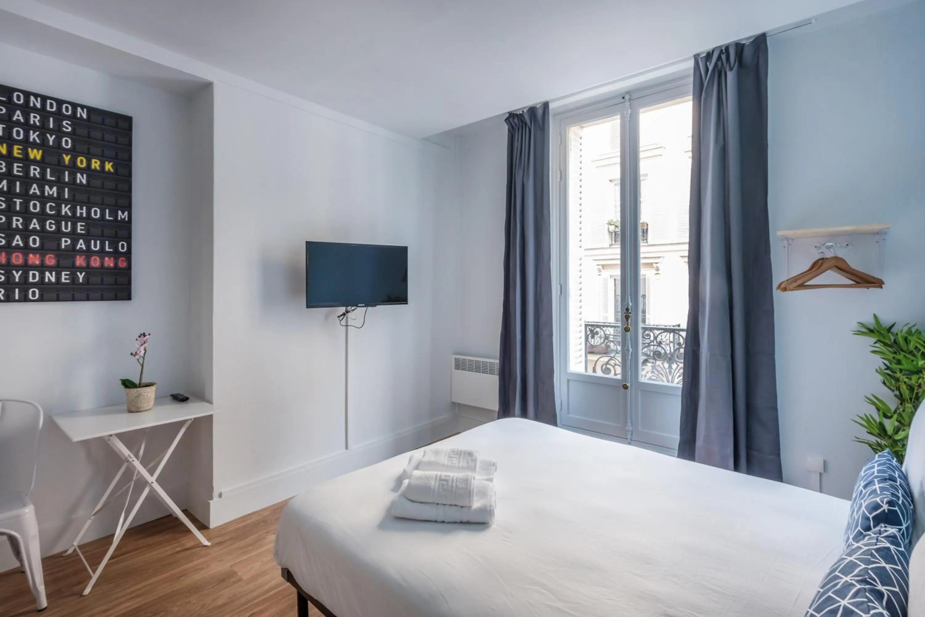 Bedroom, Bed in WS Hôtel de Ville - Musée Pompidou