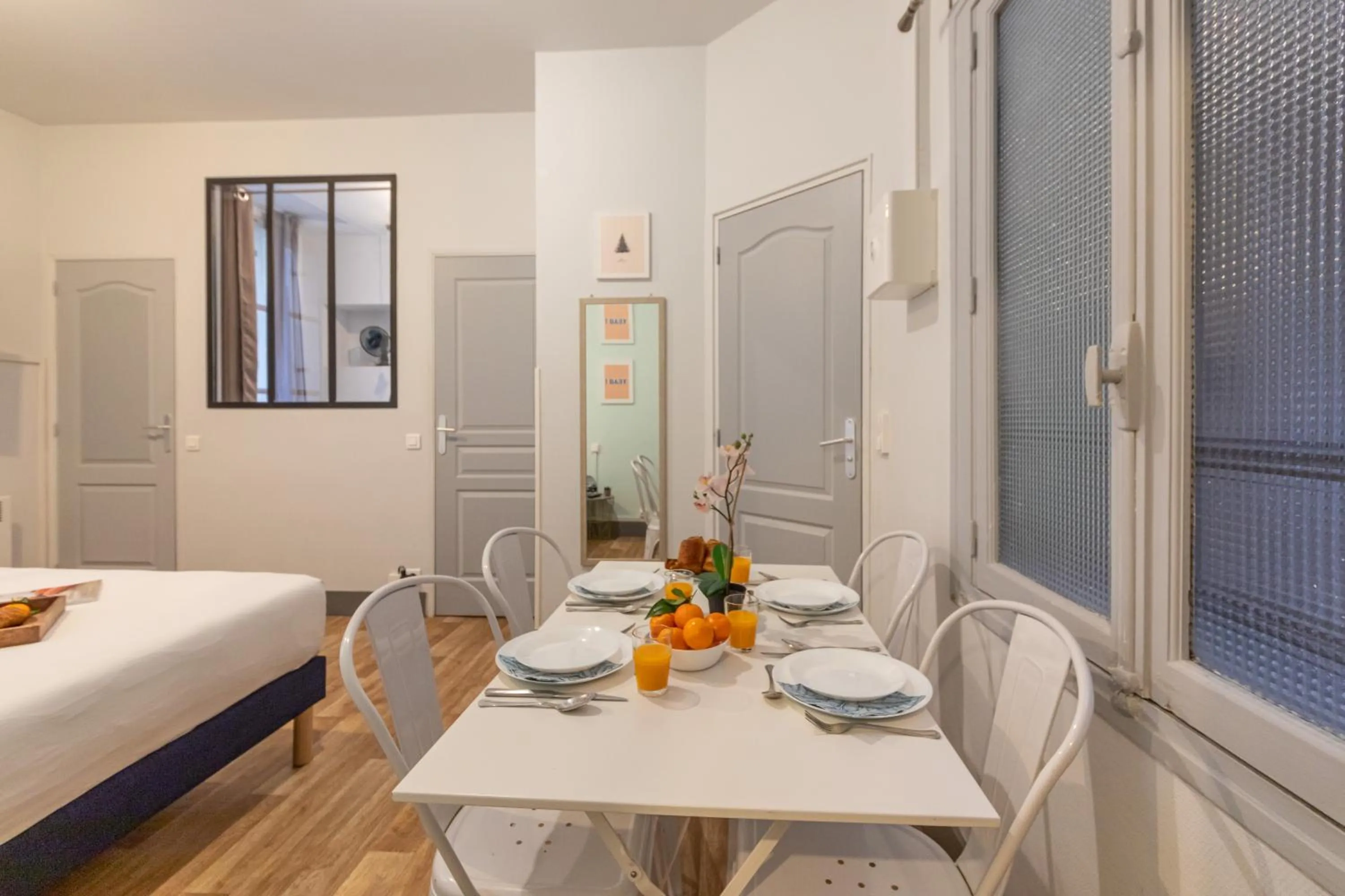 Photo of the whole room, Bed in WS Hôtel de Ville - Musée Pompidou