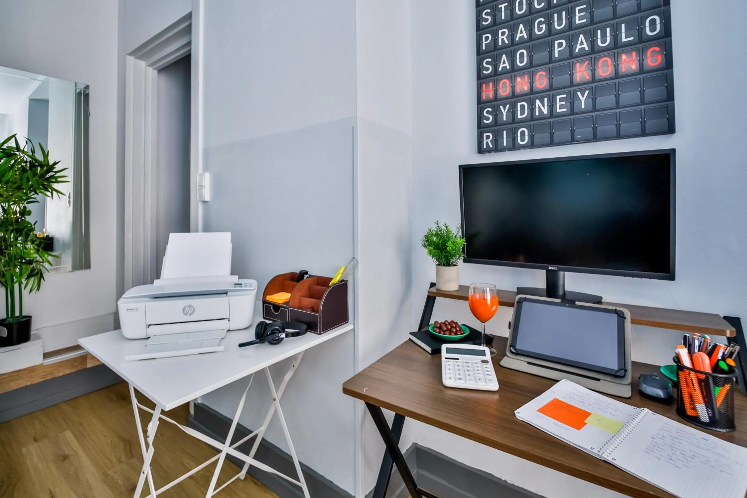 Seating area in WS Hôtel de Ville - Musée Pompidou