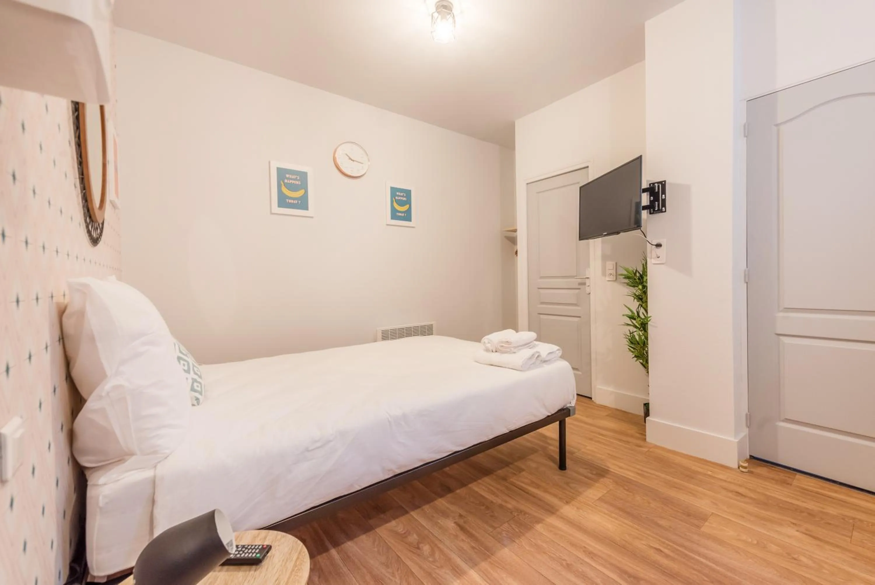 Bedroom, Bed in WS Hôtel de Ville - Musée Pompidou