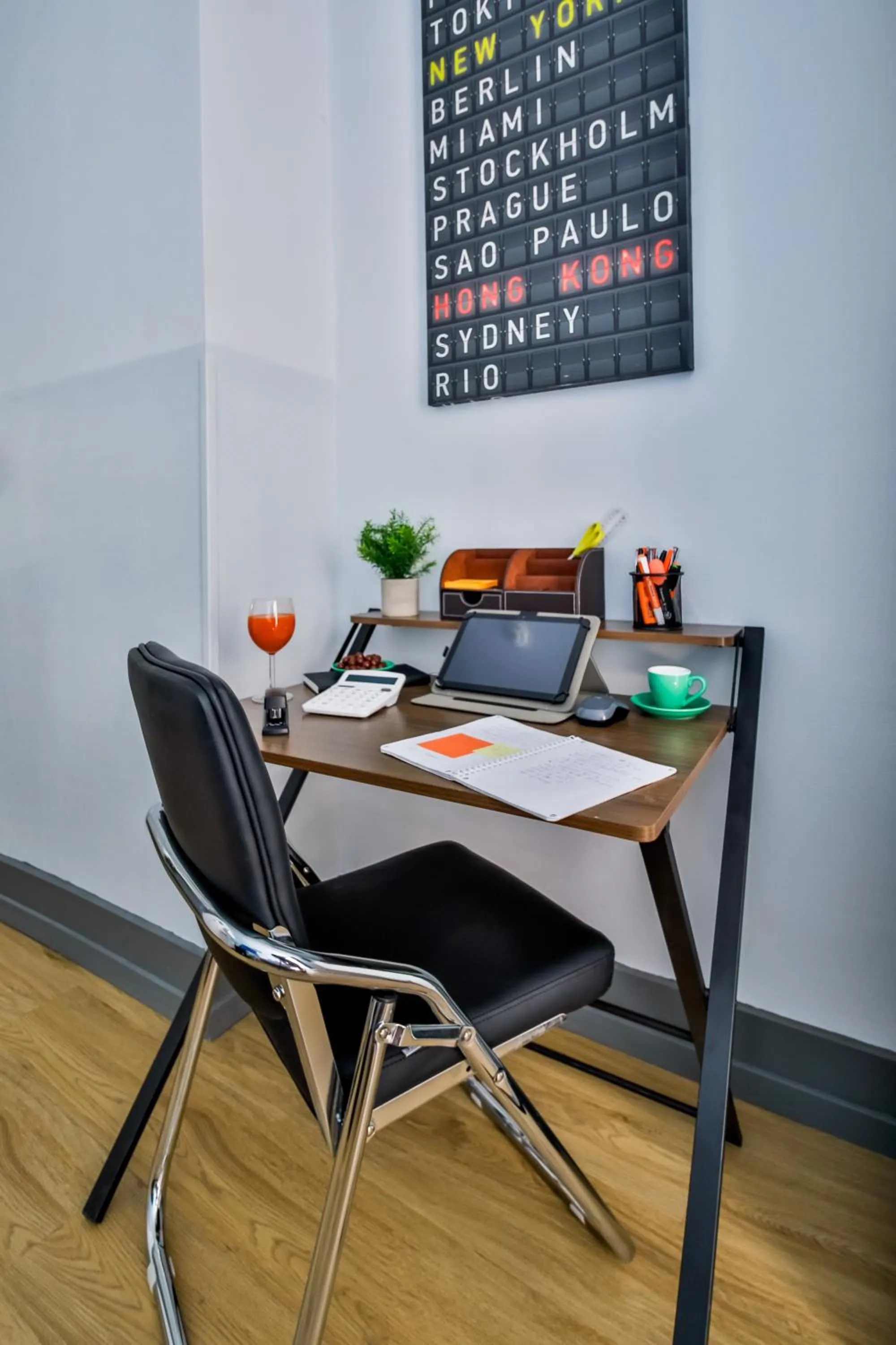 Seating area in WS Hôtel de Ville - Musée Pompidou