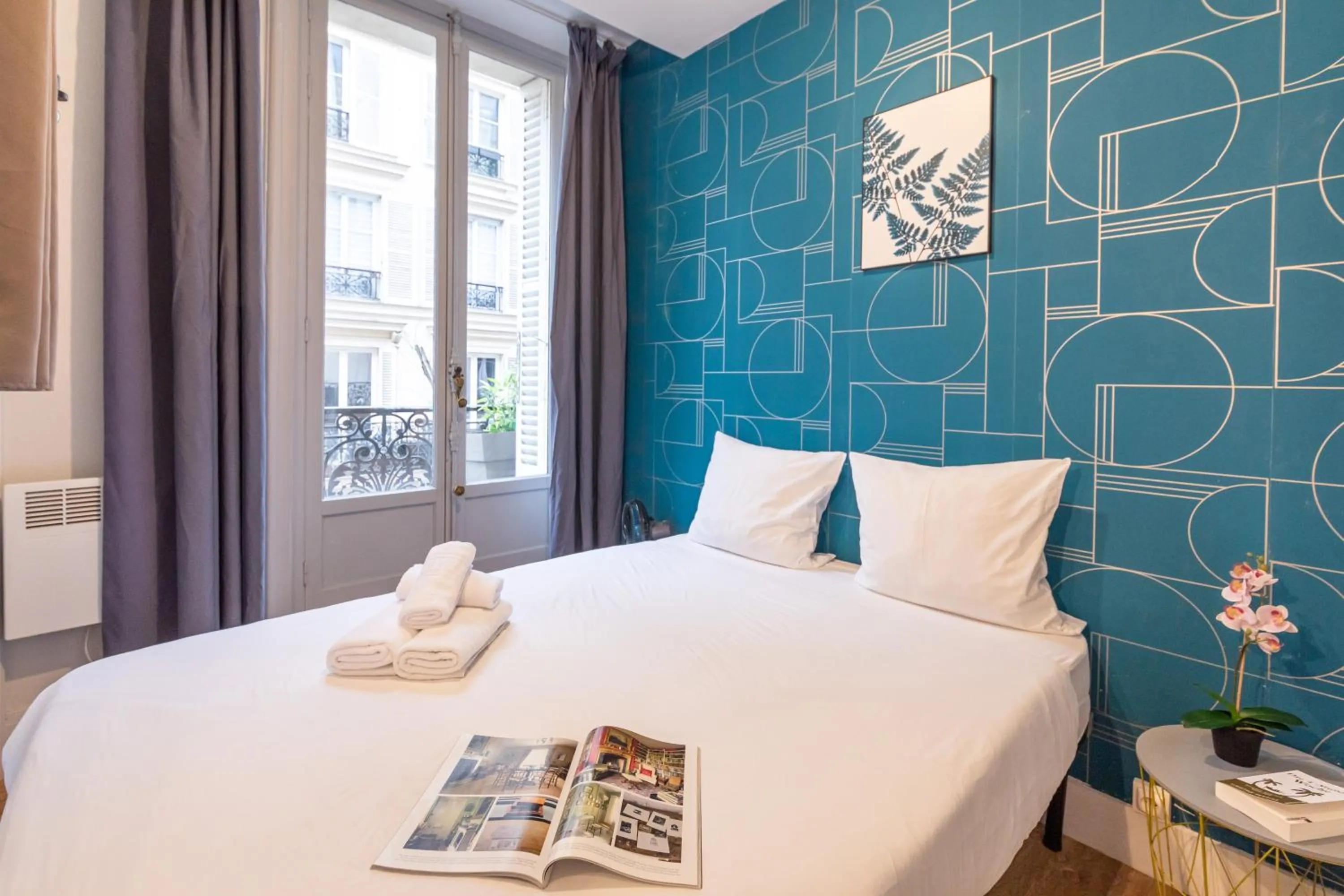 Photo of the whole room, Bed in WS Hôtel de Ville - Musée Pompidou