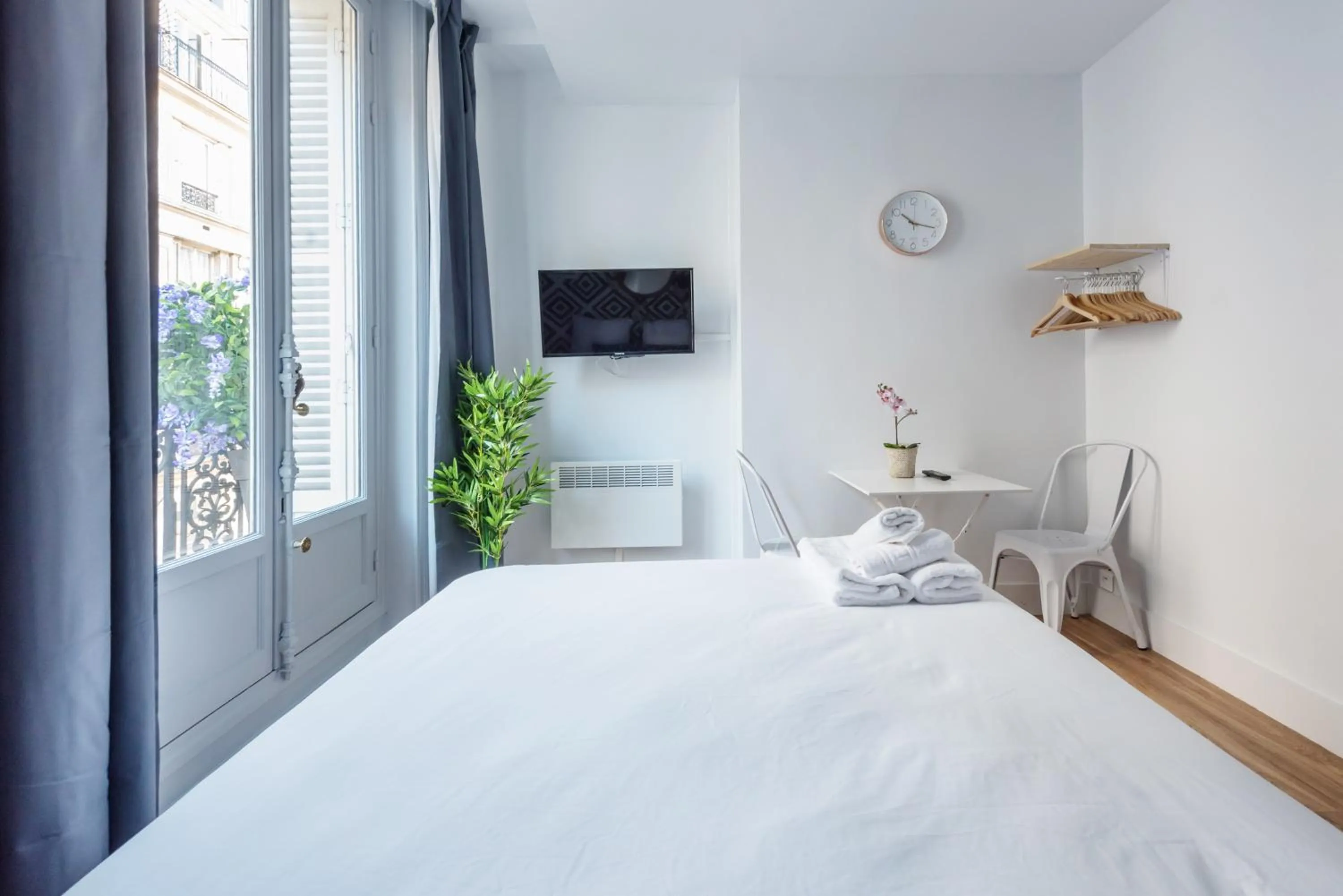 Bedroom, Bed in WS Hôtel de Ville - Musée Pompidou