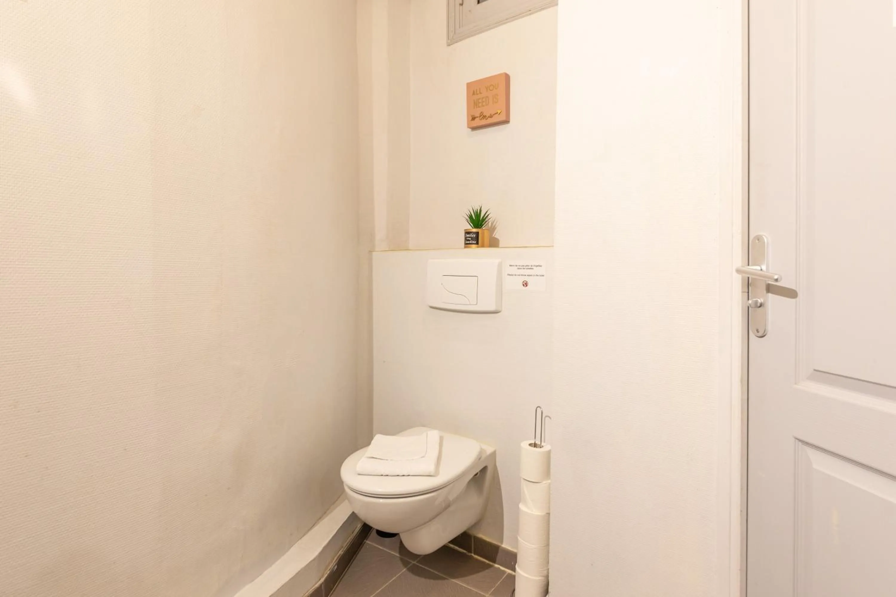 Bathroom in WS Hôtel de Ville - Musée Pompidou