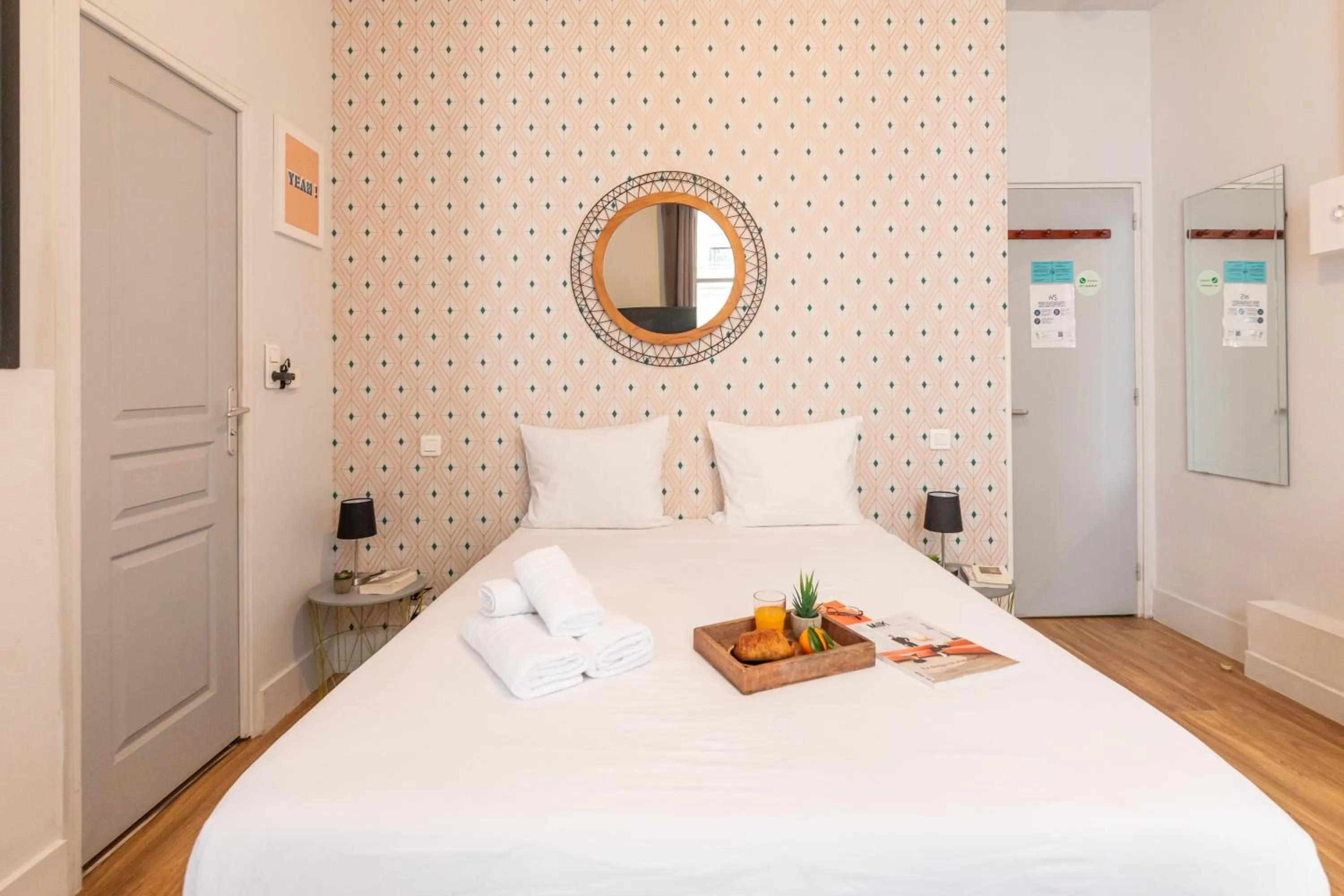 Photo of the whole room, Bed in WS Hôtel de Ville - Musée Pompidou