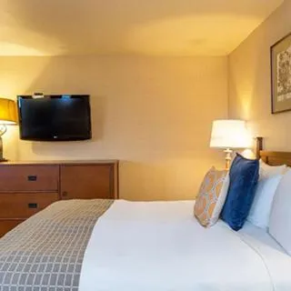 Bedroom, Bed in Wolfeboro Inn