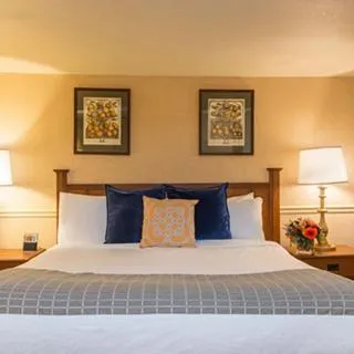 Bedroom, Bed in Wolfeboro Inn