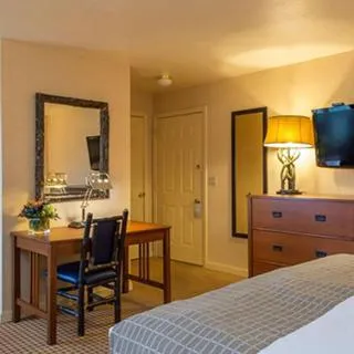 Bedroom, Bed in Wolfeboro Inn