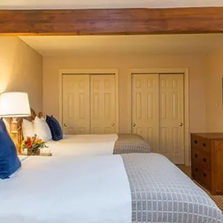 Bedroom, Bed in Wolfeboro Inn