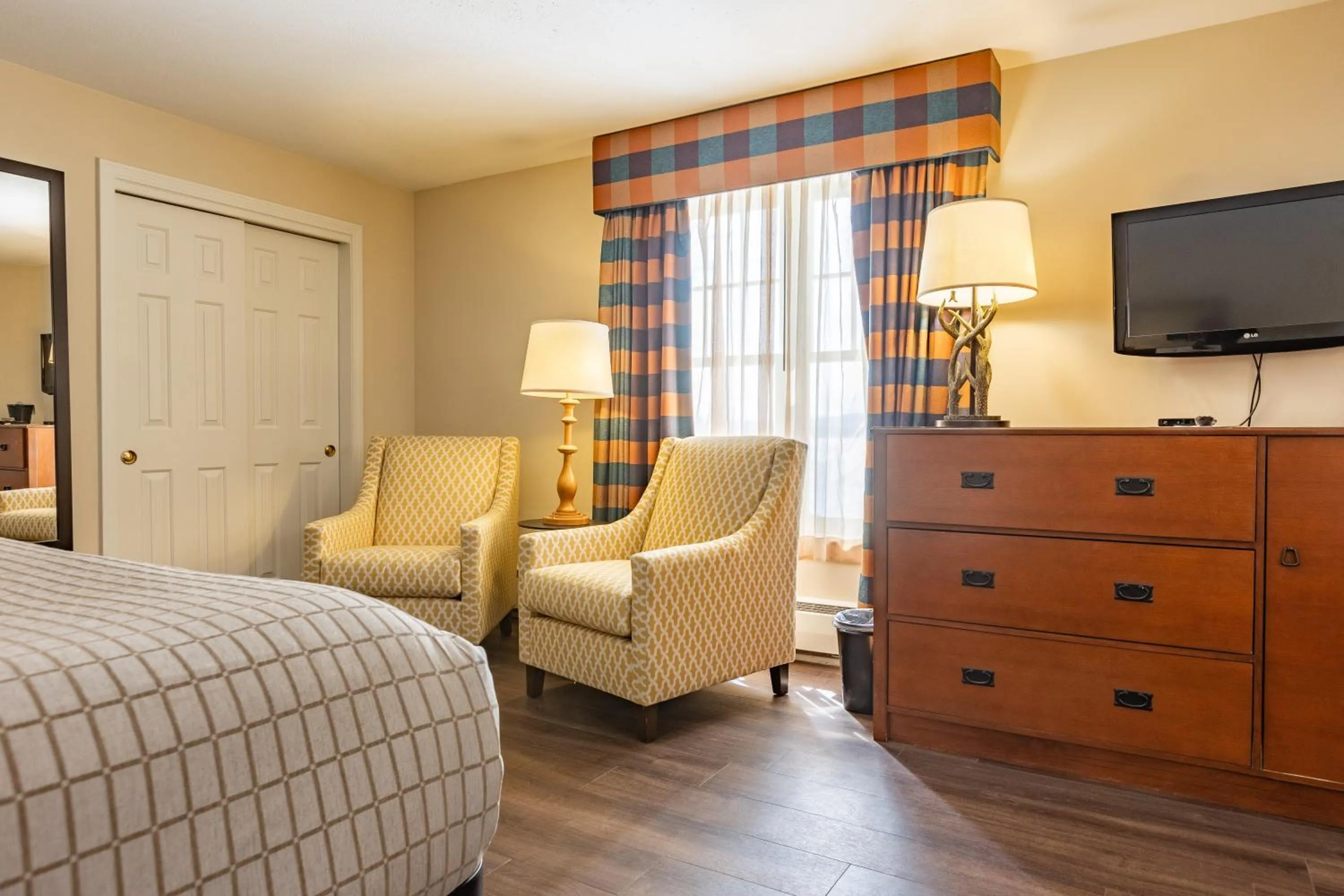 TV and multimedia, Bed in Wolfeboro Inn