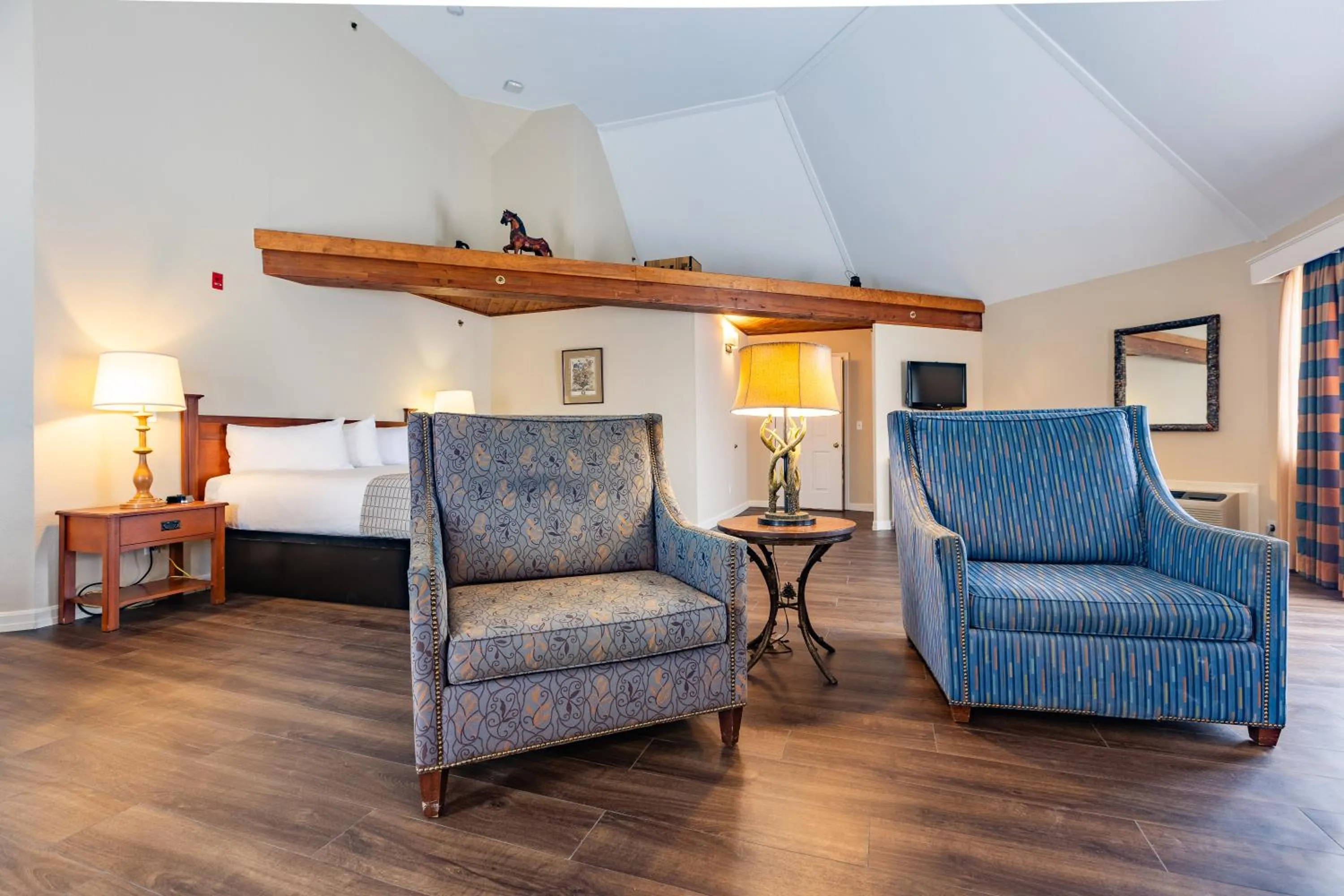 Seating area in Wolfeboro Inn