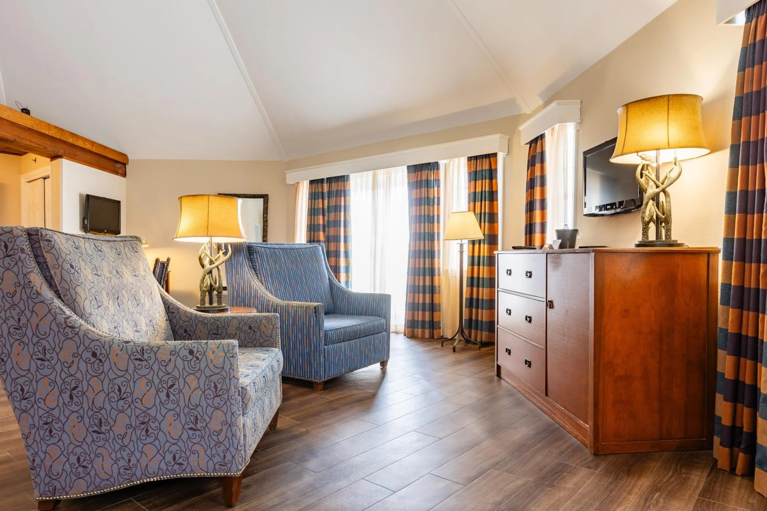 Seating area in Wolfeboro Inn