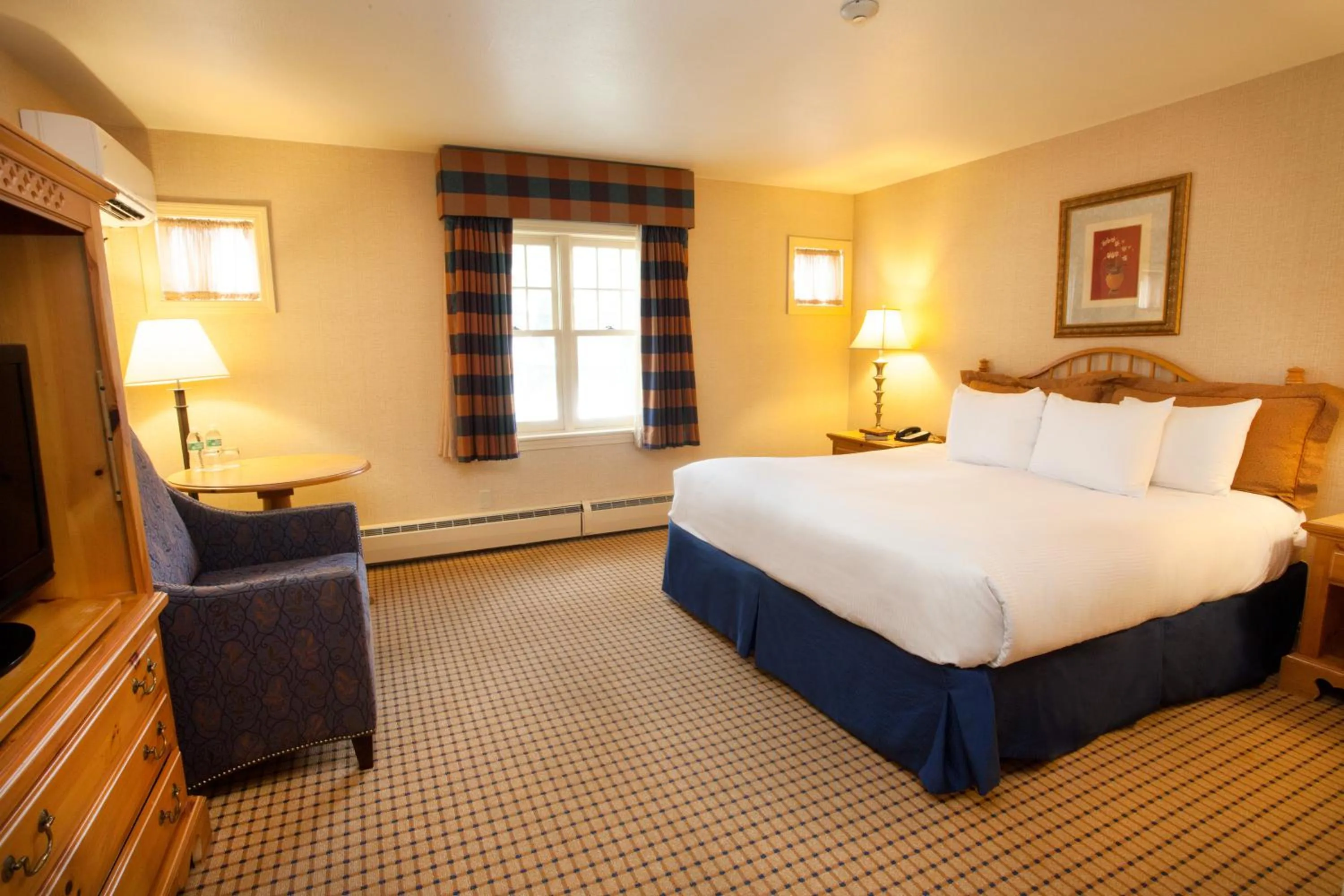 Bedroom, Bed in Wolfeboro Inn