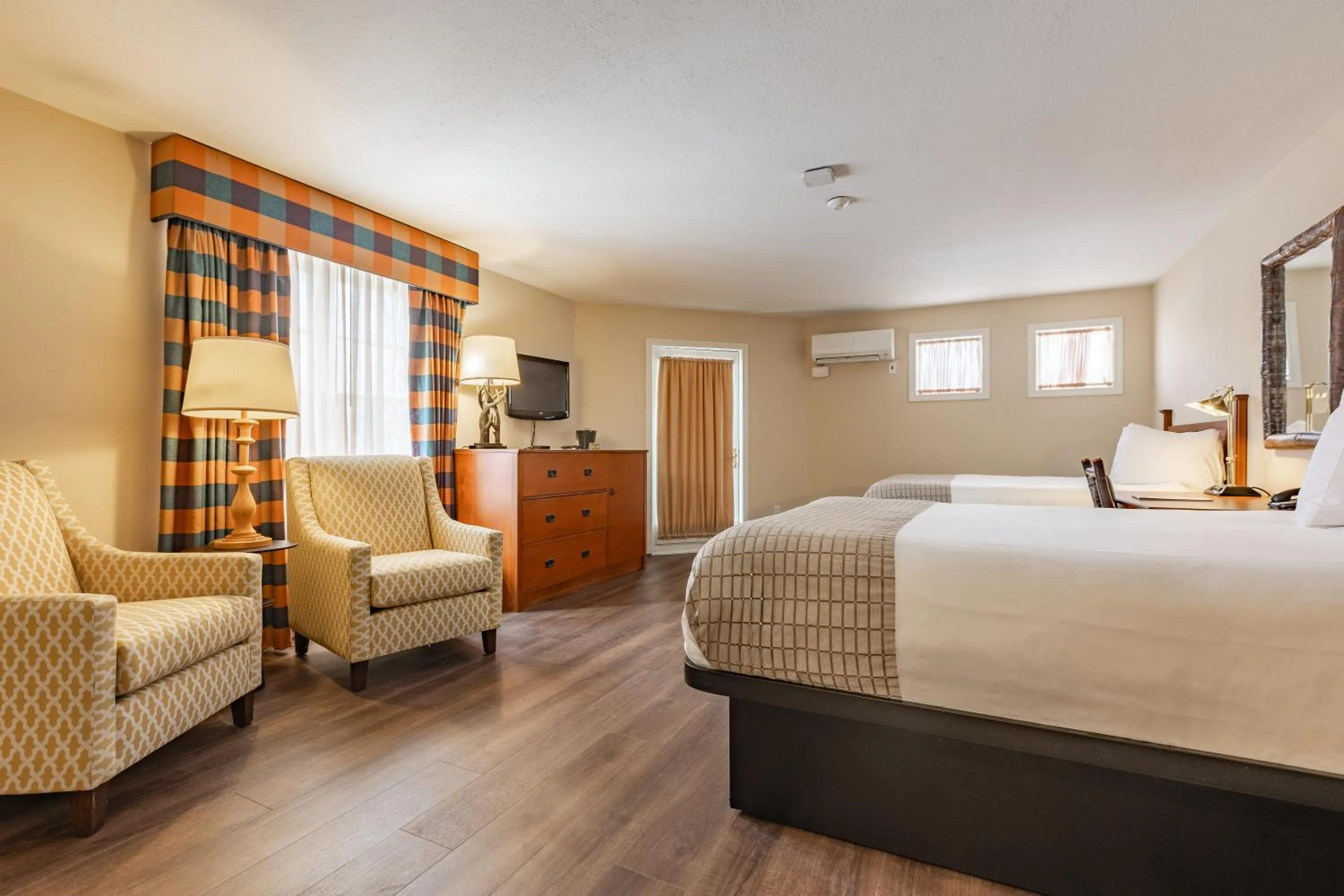Bedroom, Bed in Wolfeboro Inn