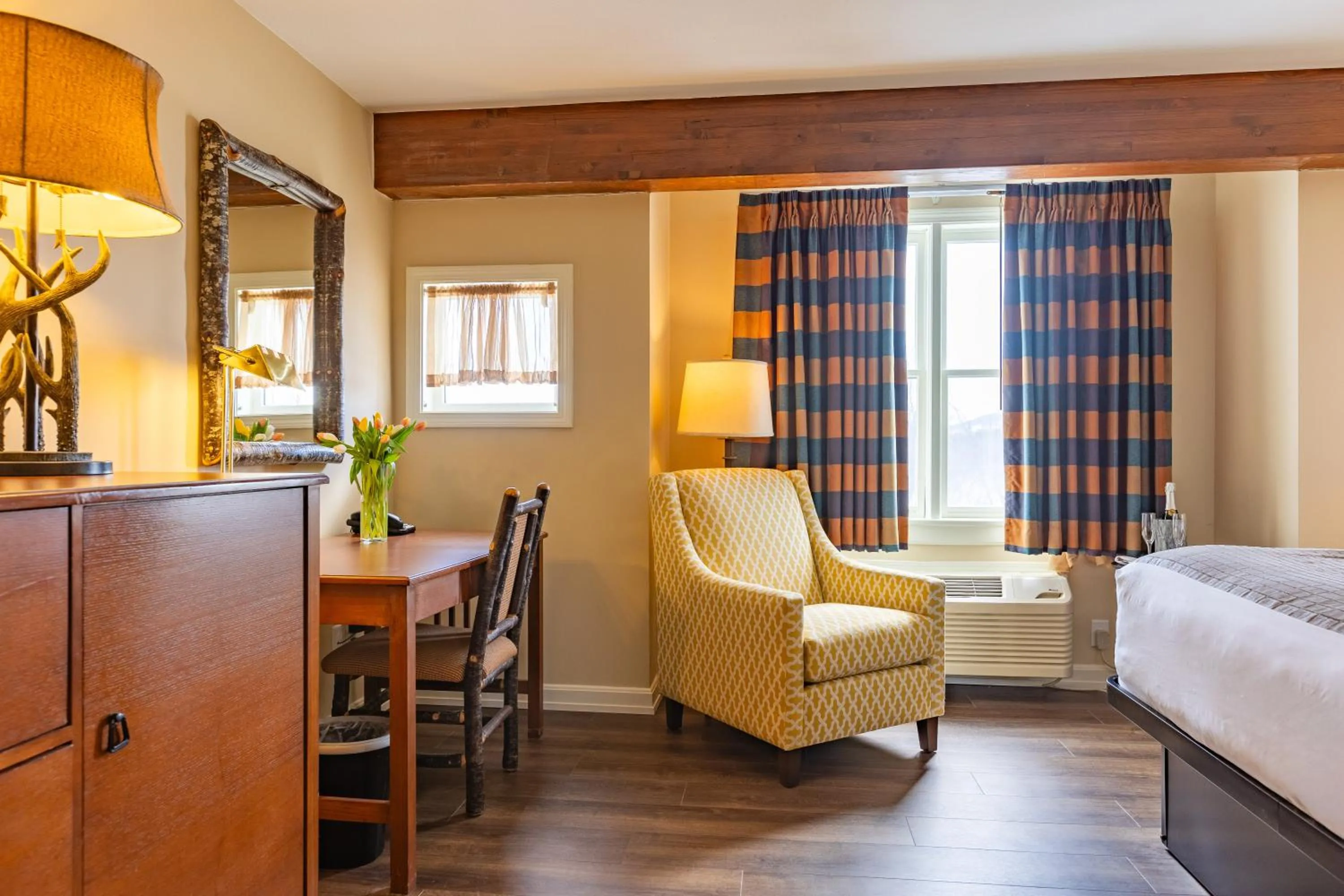 Seating area in Wolfeboro Inn