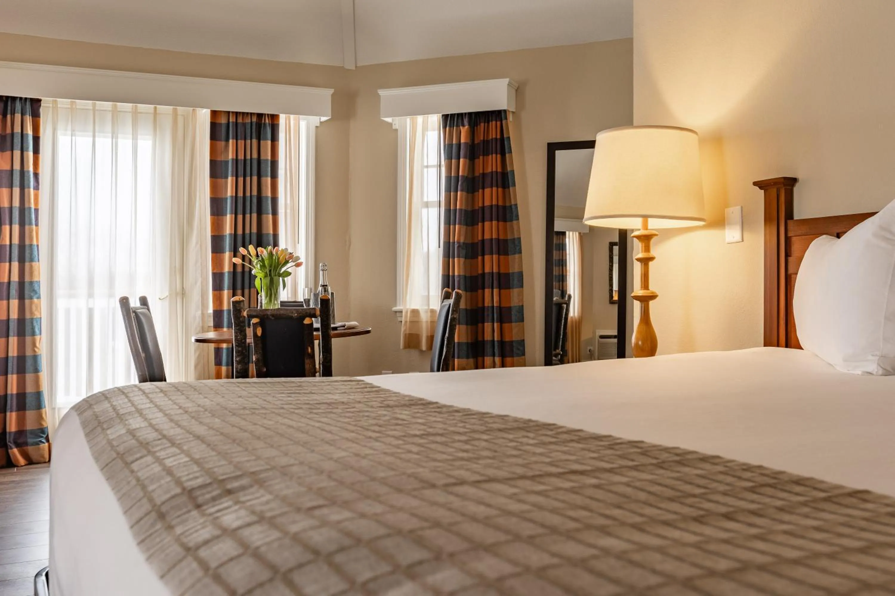 Bedroom, Bed in Wolfeboro Inn