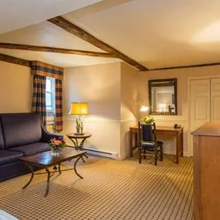 Seating area in Wolfeboro Inn