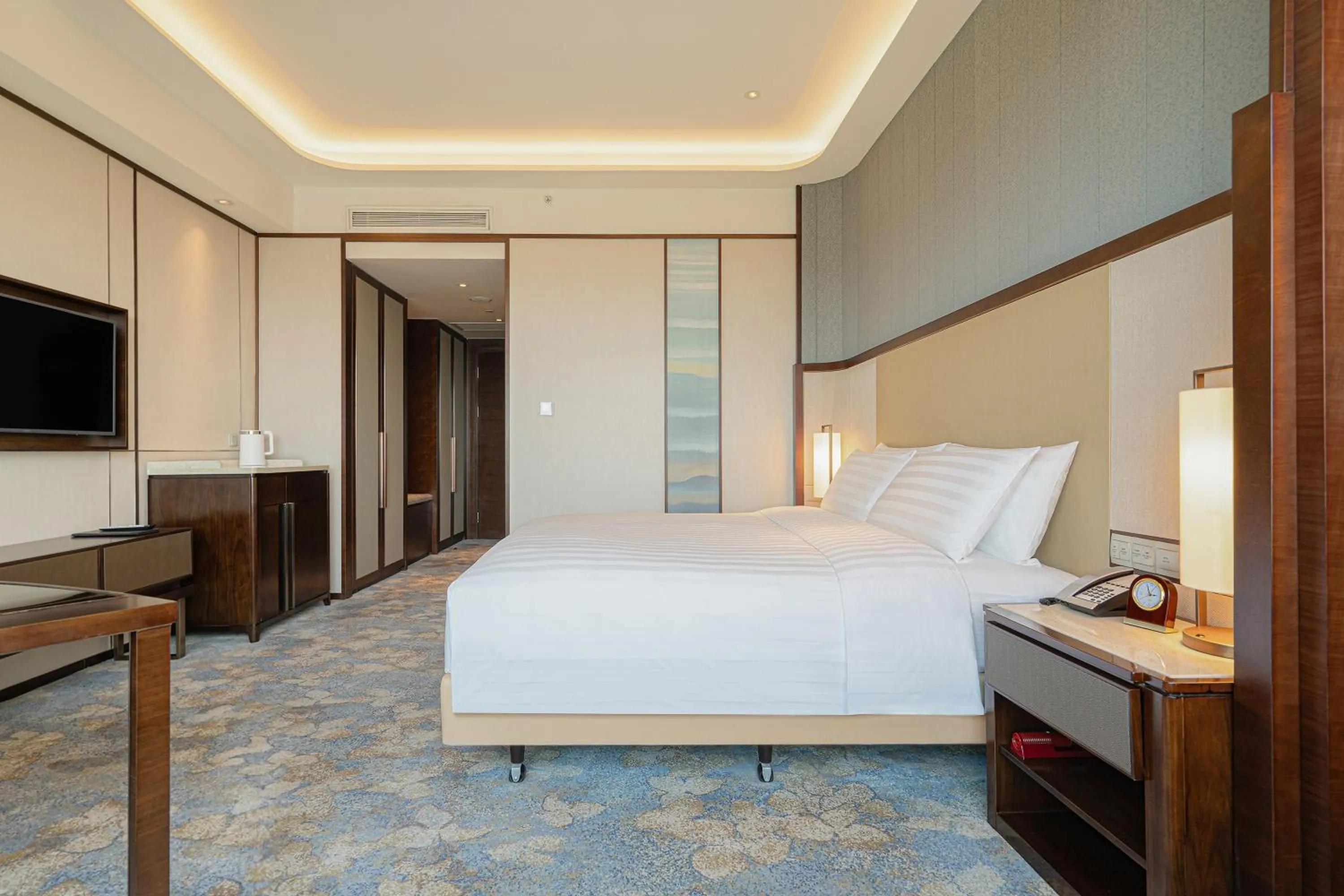 Bed in Shangri-La Jinan