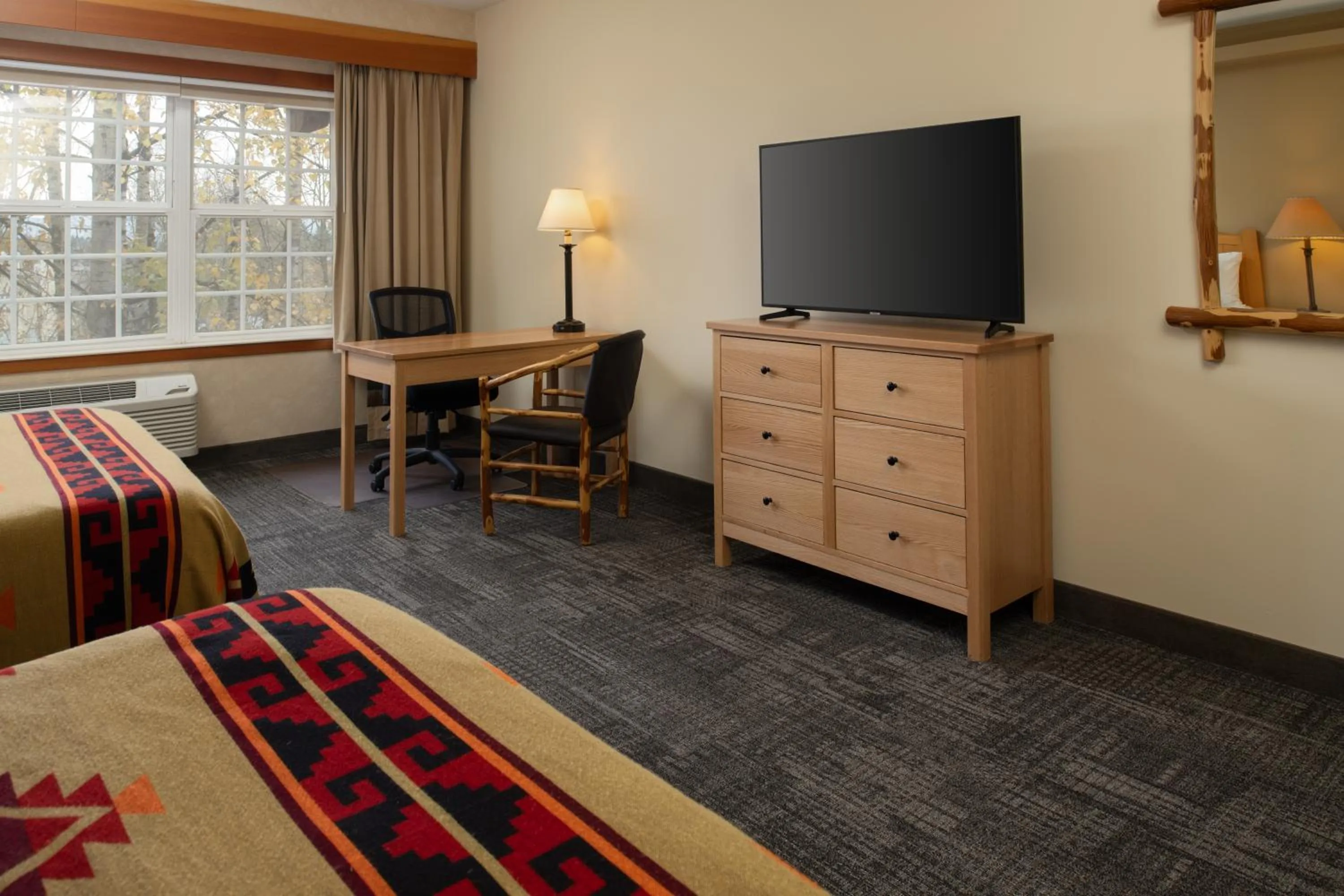 TV and multimedia in Heathman Lodge