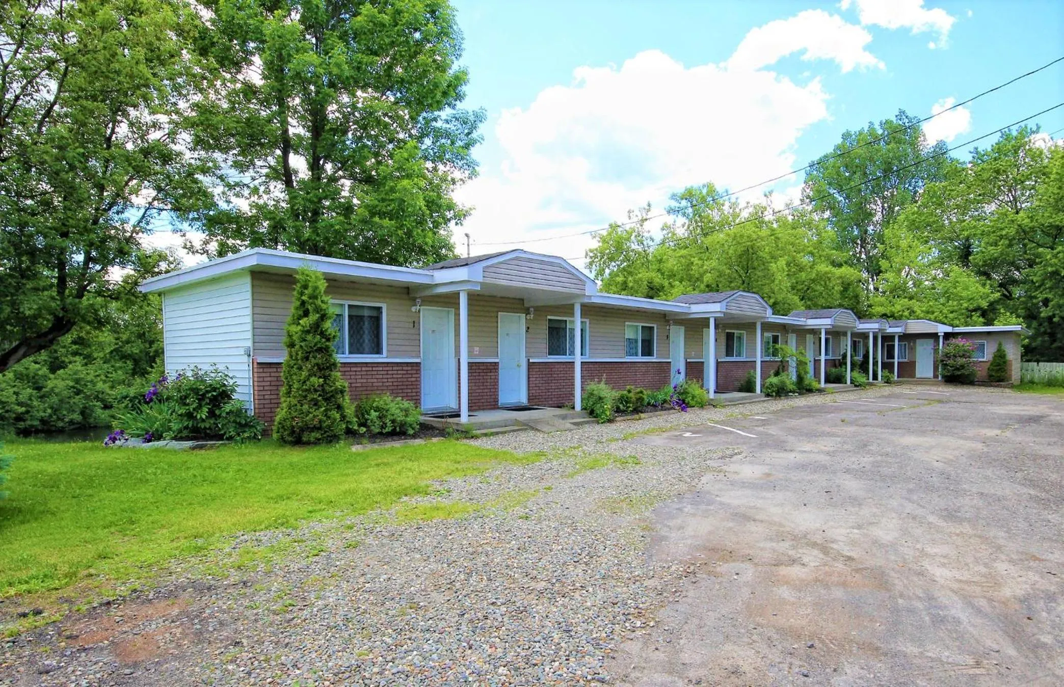 Facade/entrance in Motel des Deux Lacs