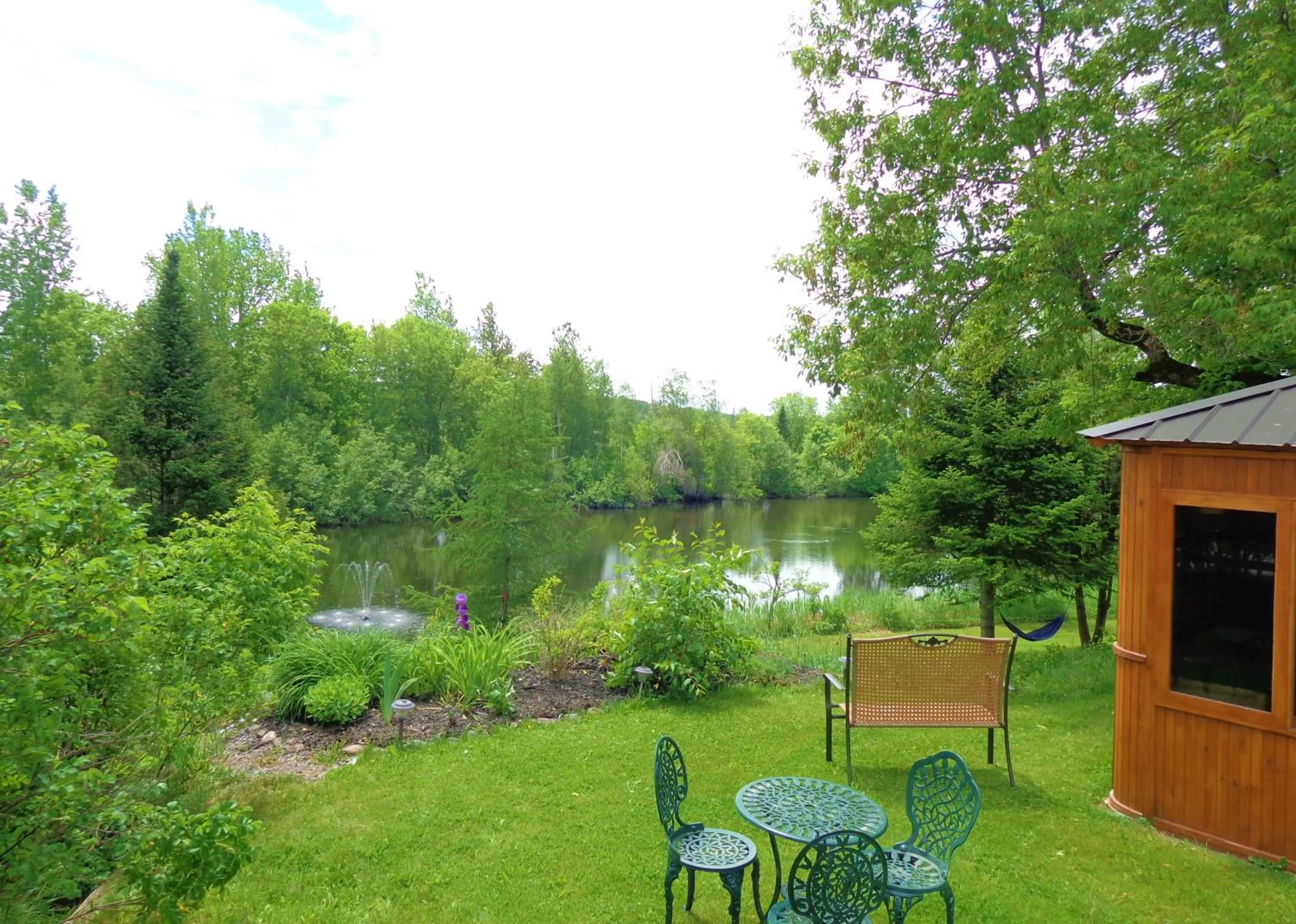 Summer in Motel des Deux Lacs